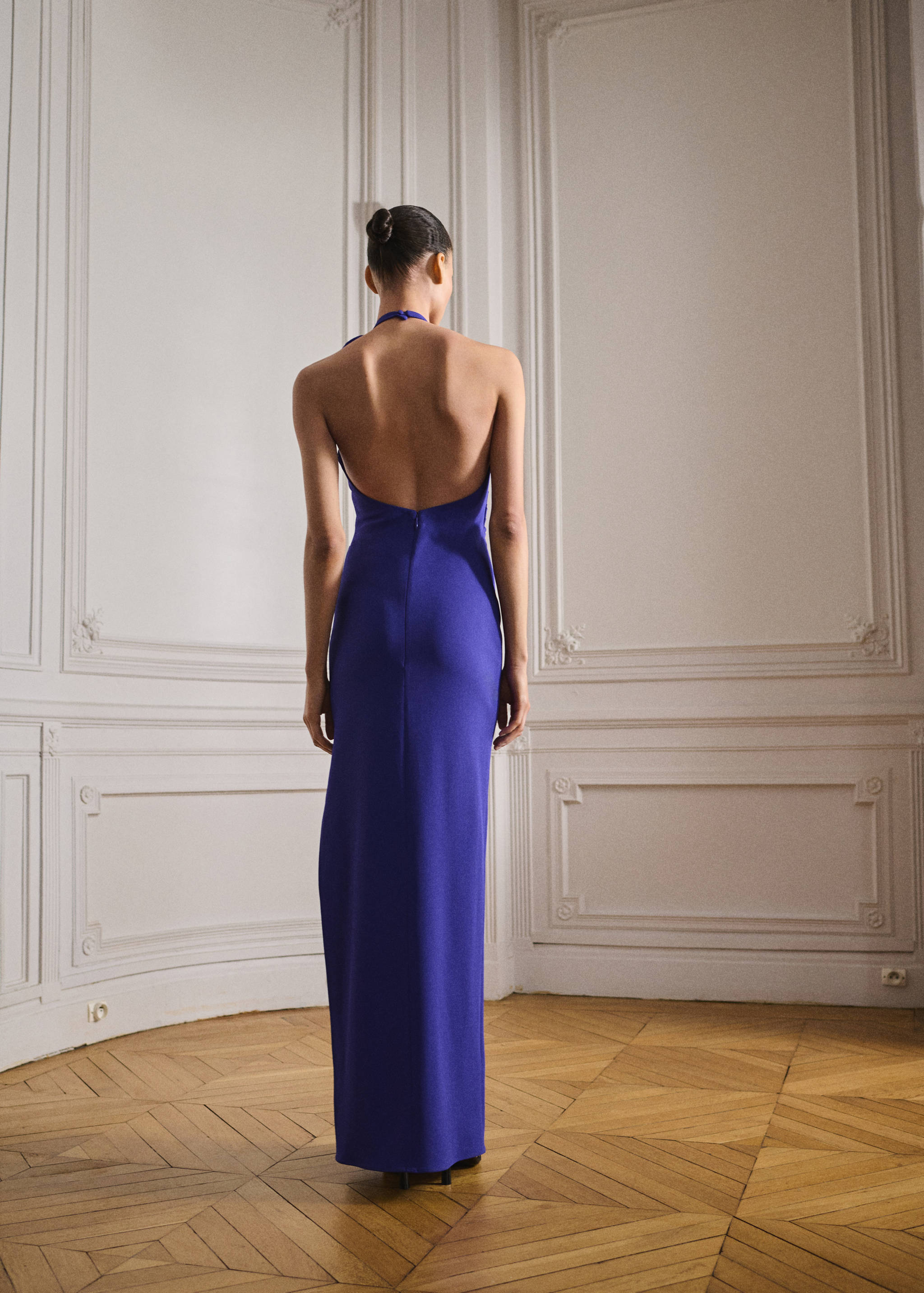 Draped halter-neck dress with flower motif - Reverse of the article