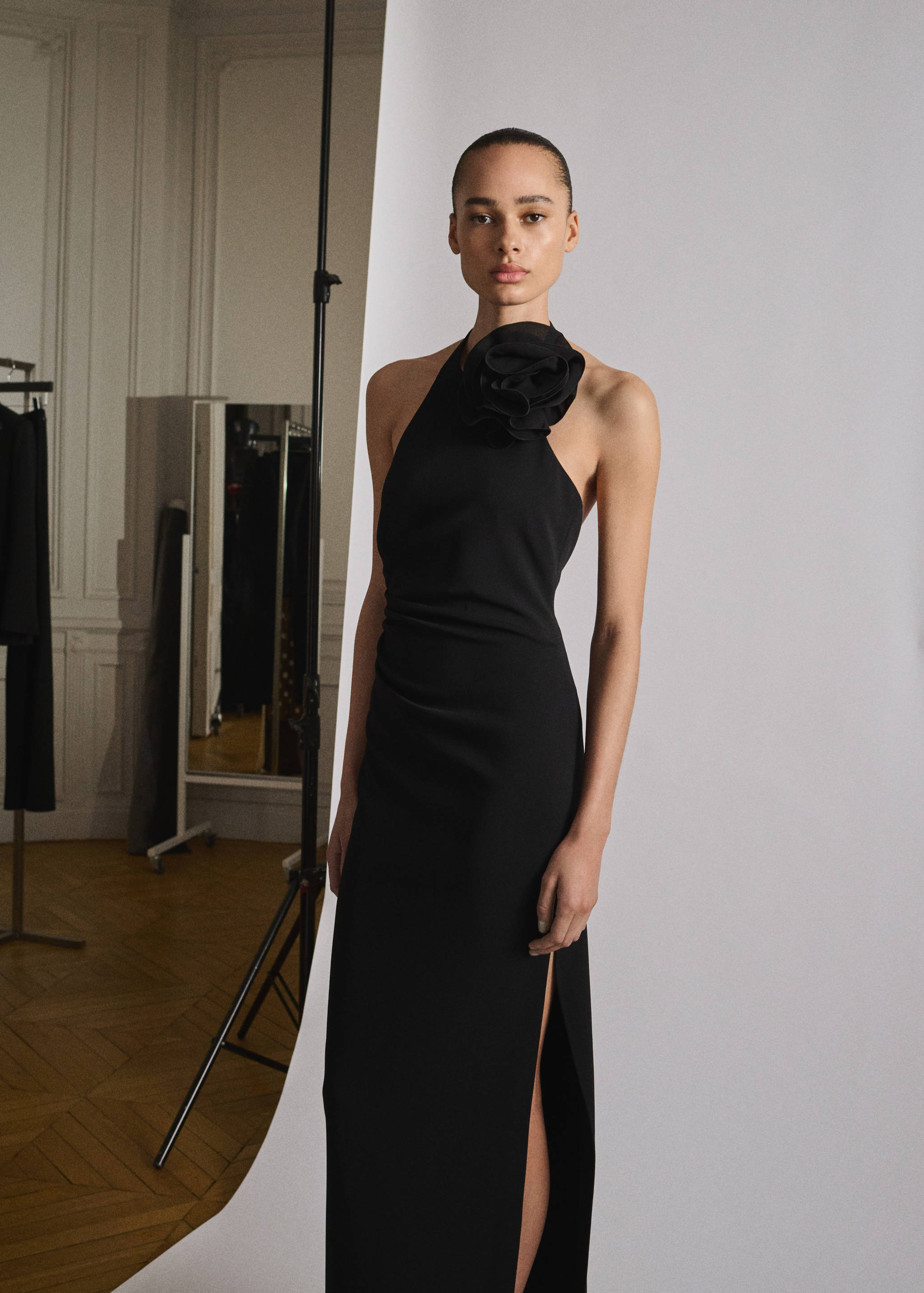 Draped halter-neck dress with flower motif - Medium plane