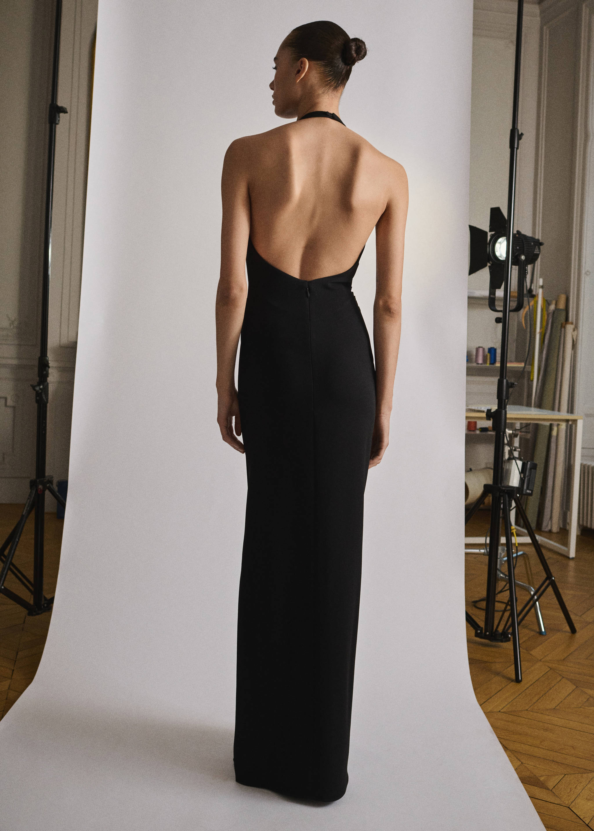 Draped halter-neck dress with flower motif - Reverse of the article