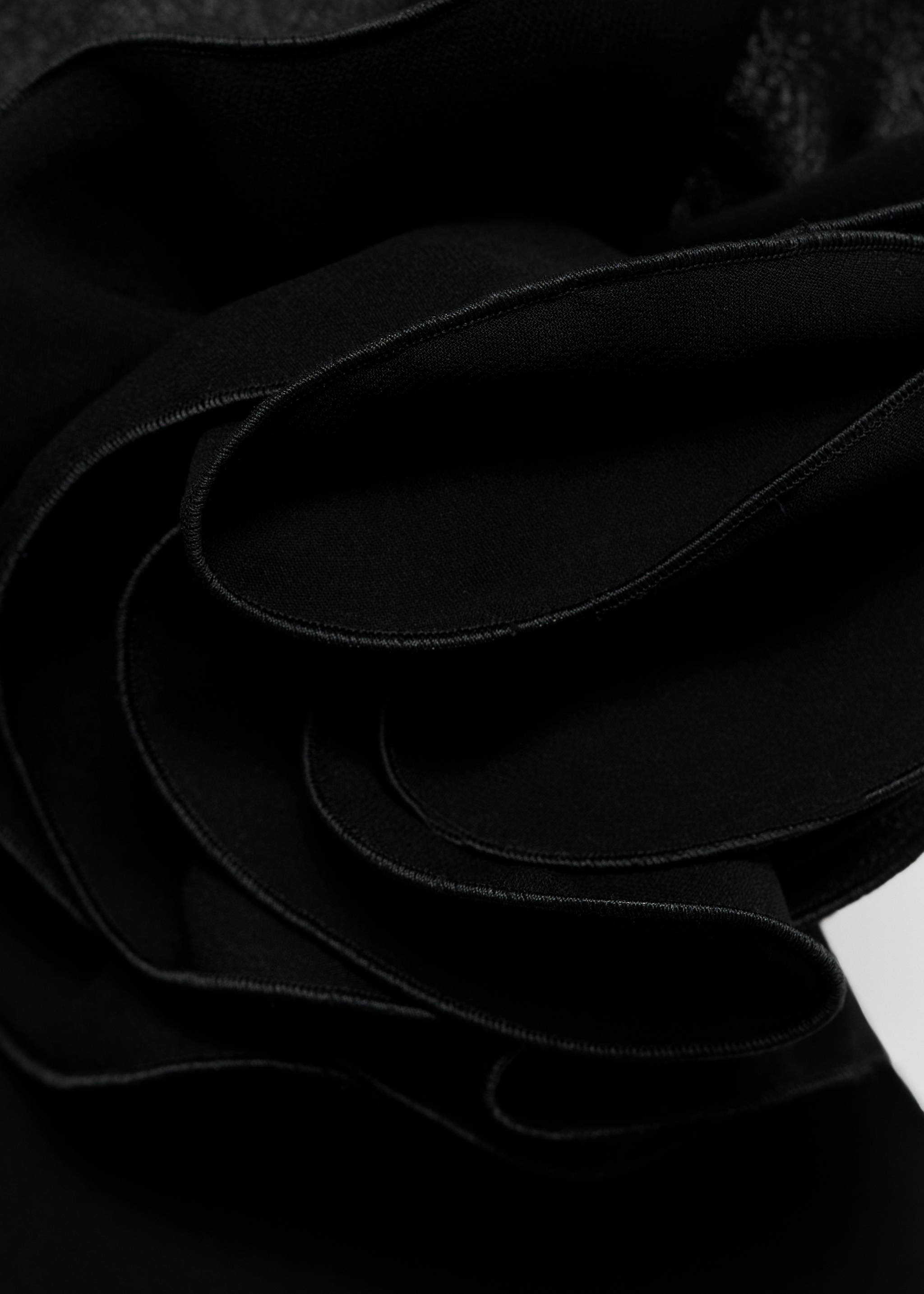 Draped halter-neck dress with flower motif - Details of the article 8