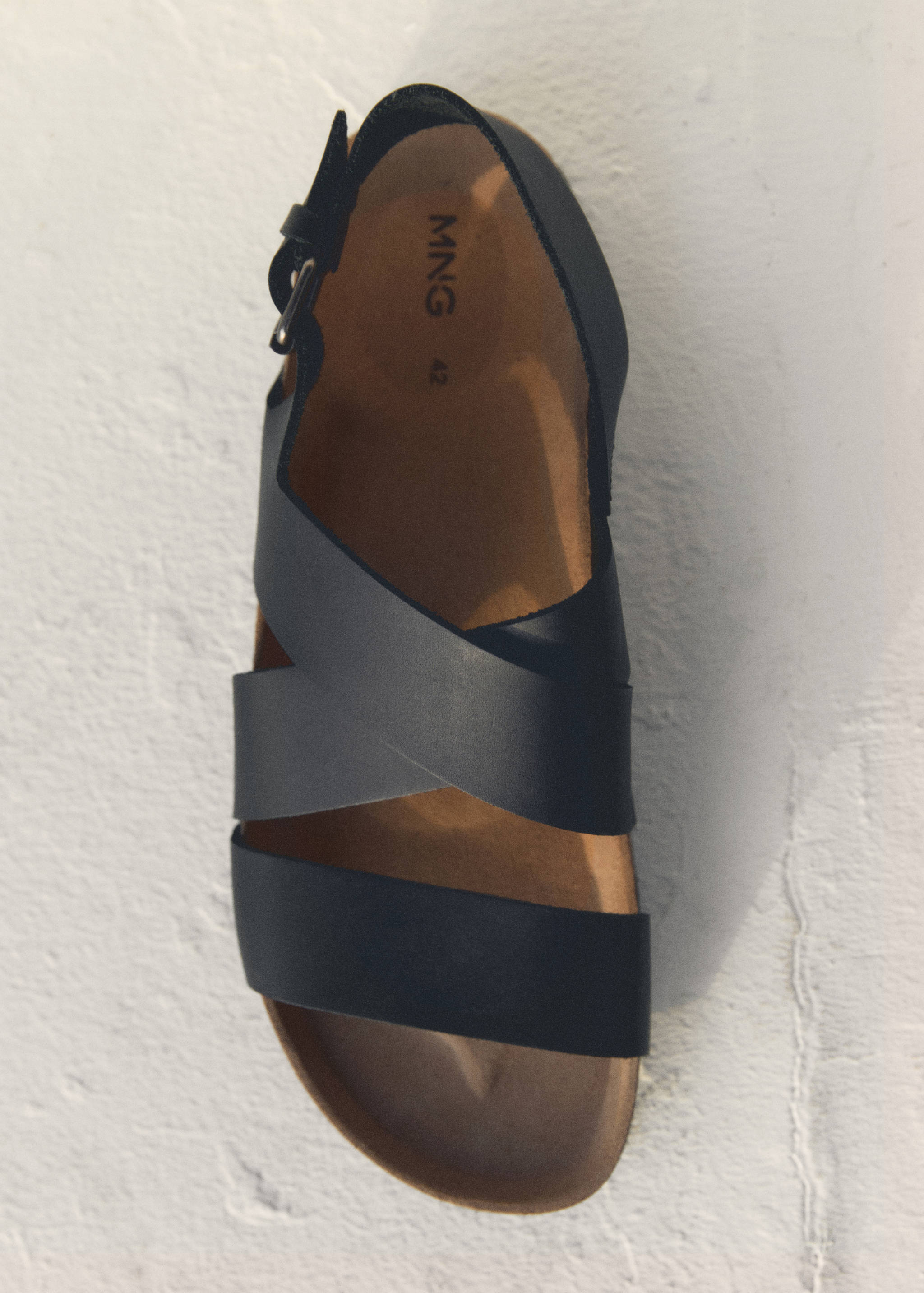 Sandales croisées boucle cuir - Plan général