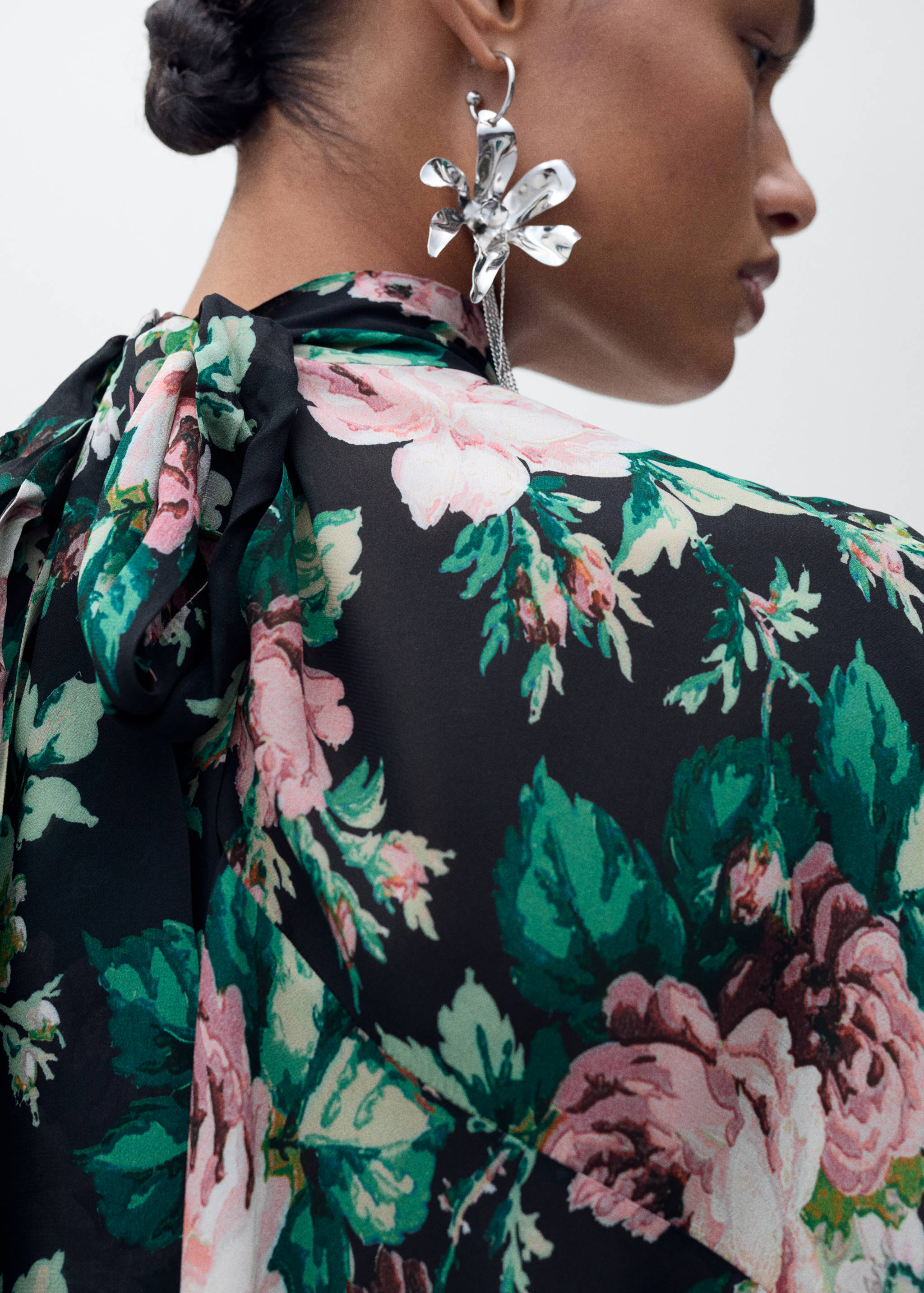 Floral-print turtleneck blouse - Details of the article 2