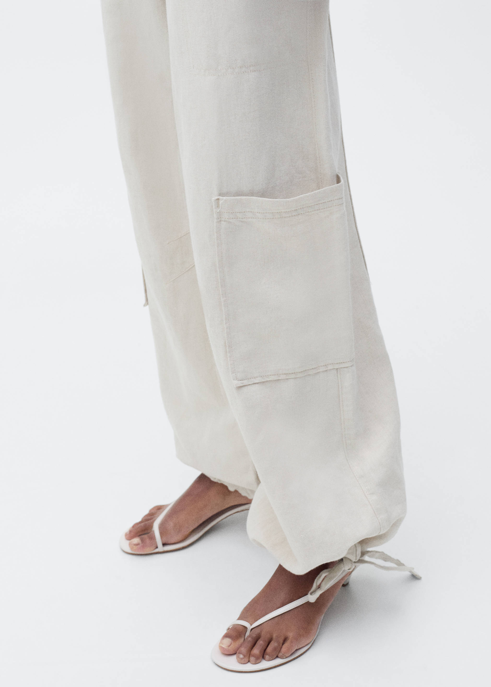 Linen cargo trousers with puffed hem - Details of the article 6