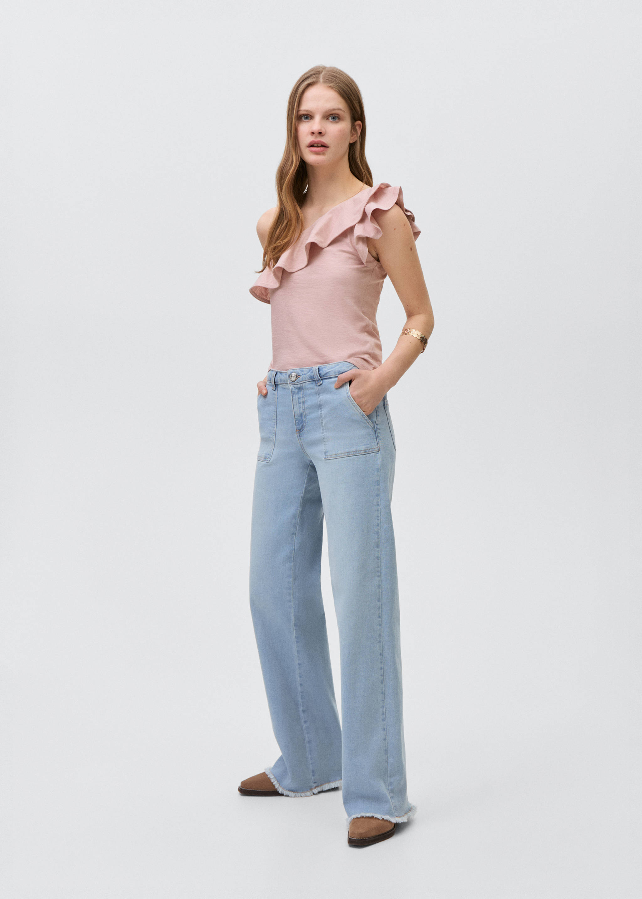 Top volante asimétrico - Plano general