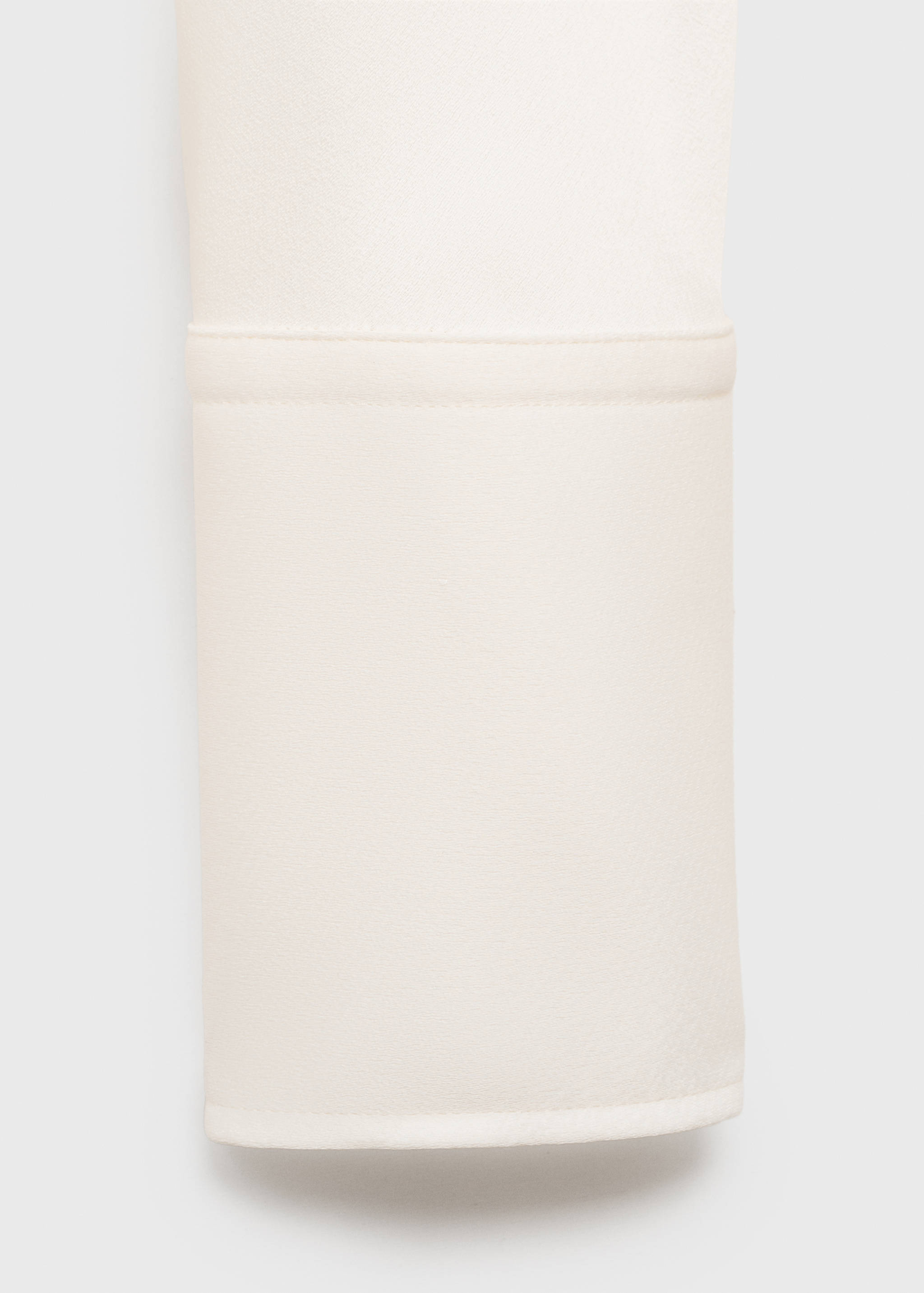 Blusa acetinada com gola drapeada - Pormenor do artigo 8