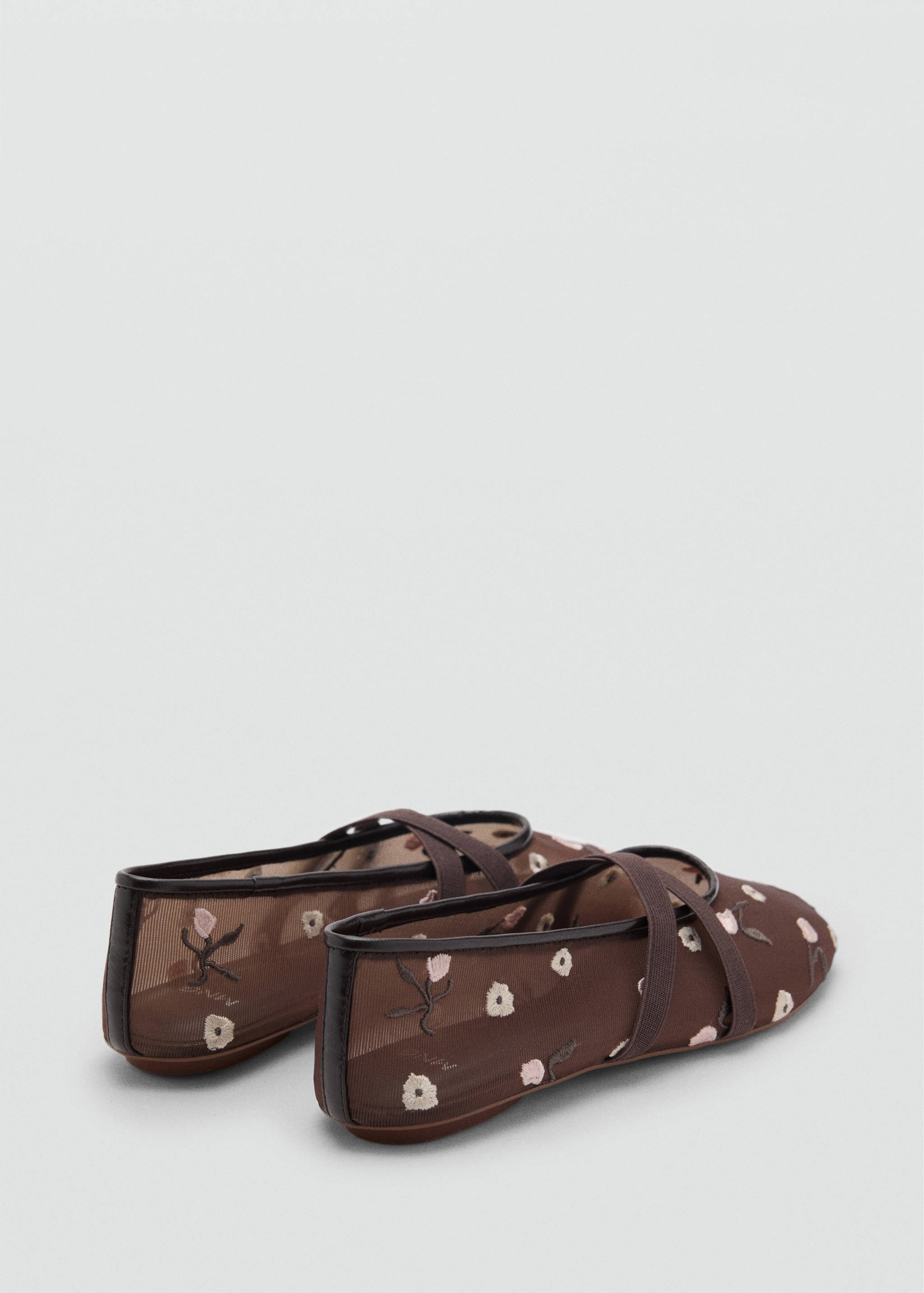 Ballerina flats with cross straps with embroidered flowers - Details of the article 1