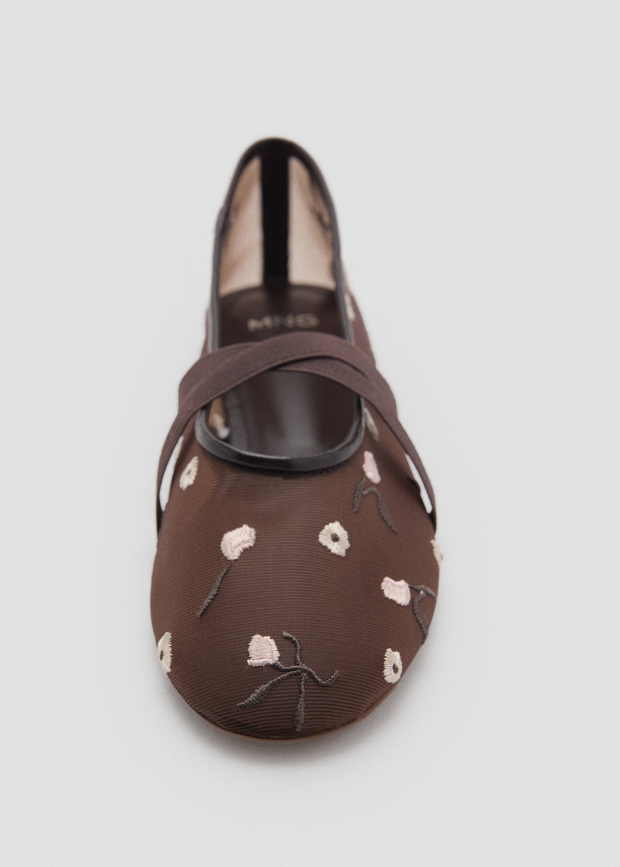 Ballerina flats with cross straps with embroidered flowers - Details of the article 2