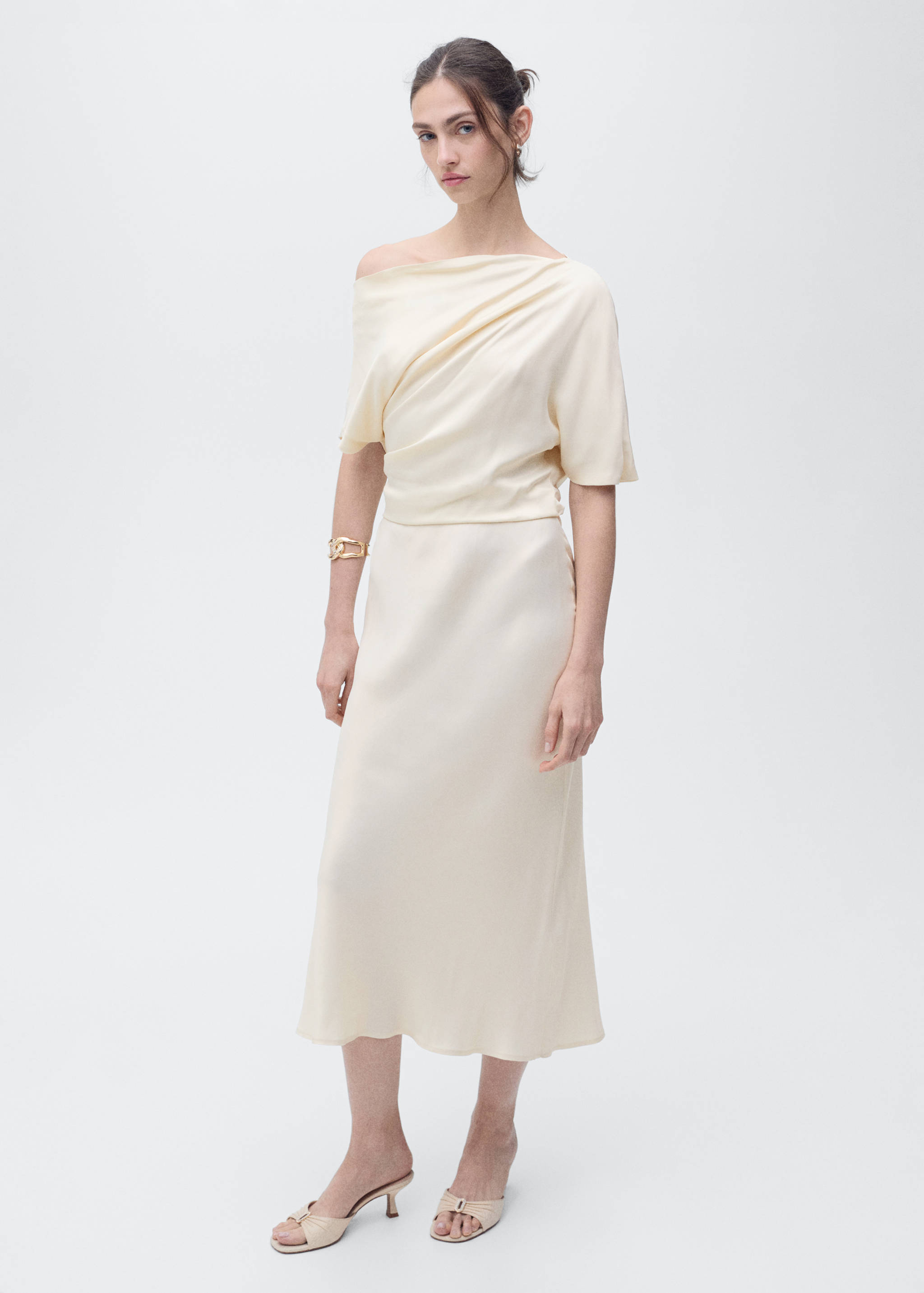 Vestido midi assimétrico drapeado - Plano geral