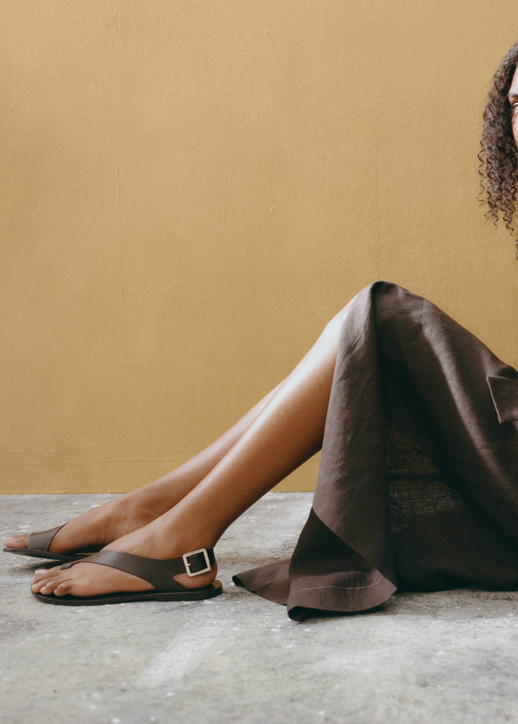 Leather sandals with cross strap - Details of the article 9