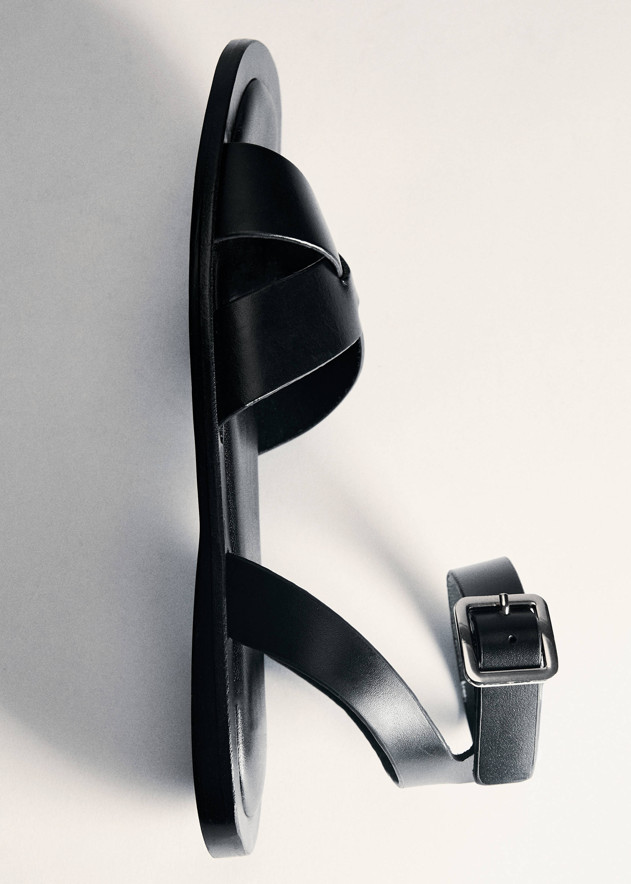 Leather sandals with cross strap - Details of the article 5