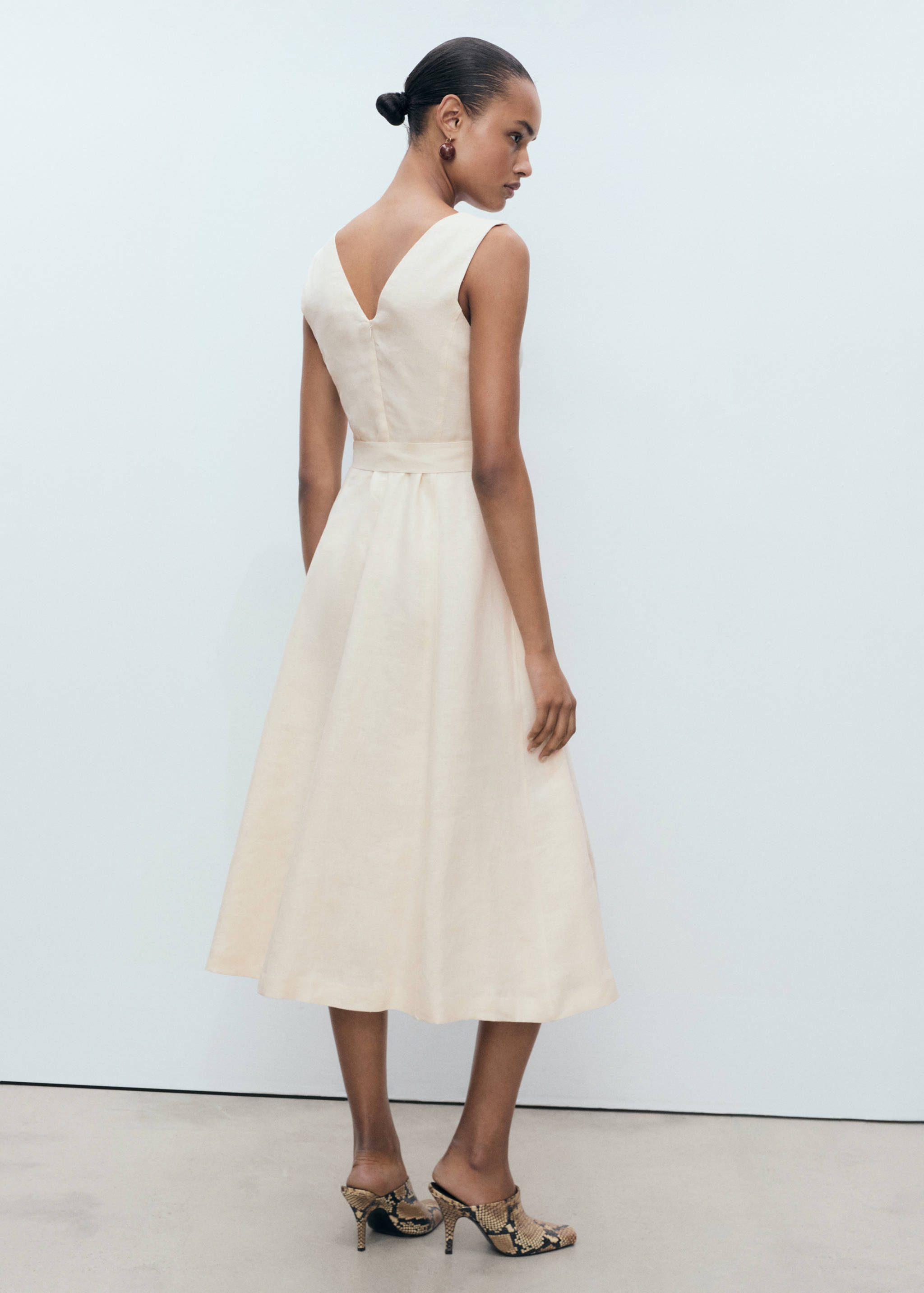 Vestido linho cinto - Verso do artigo