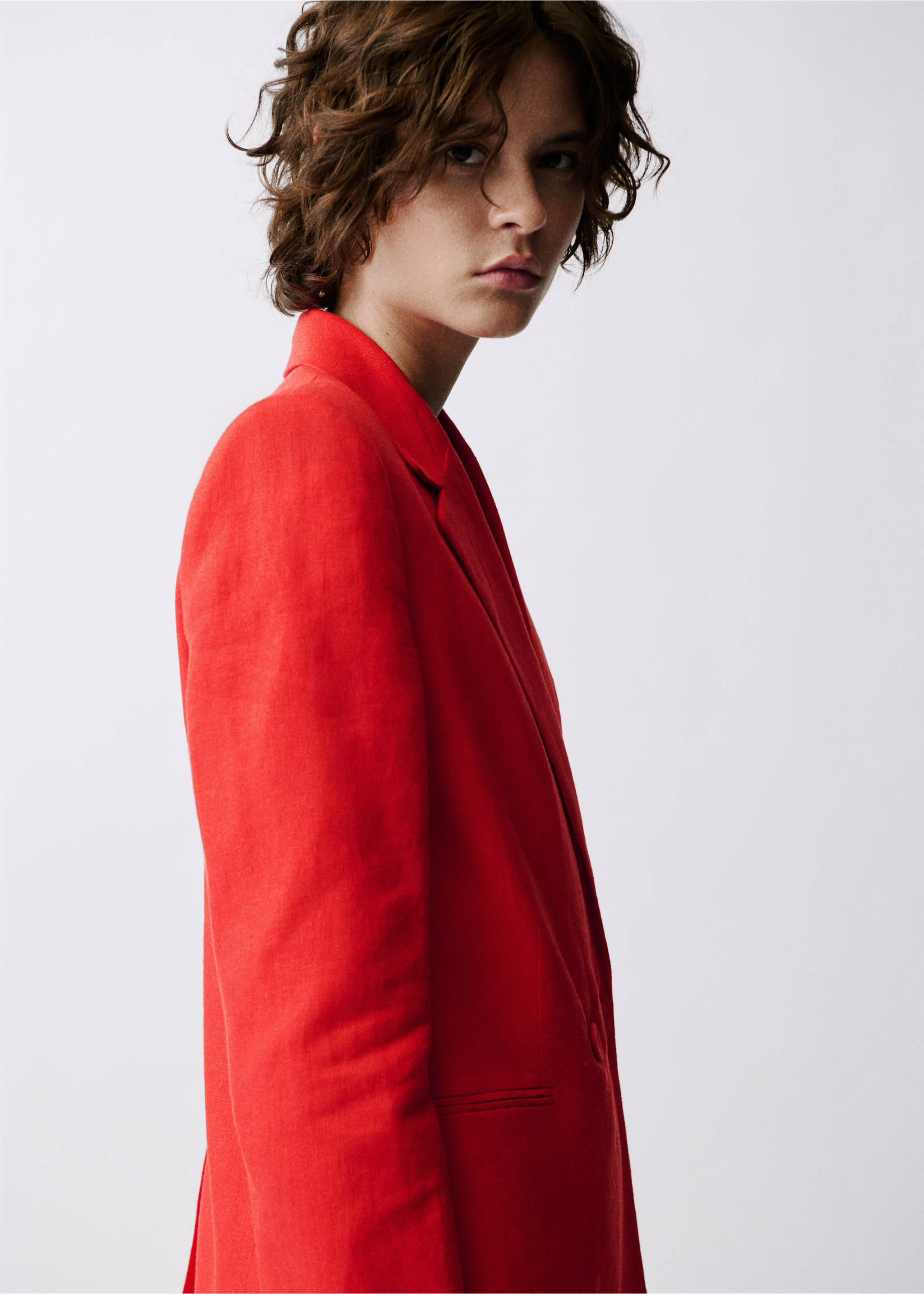 Blazer costume lin double boutonnage - Verso de l’article, Rouge. Ref: 87057172-00.