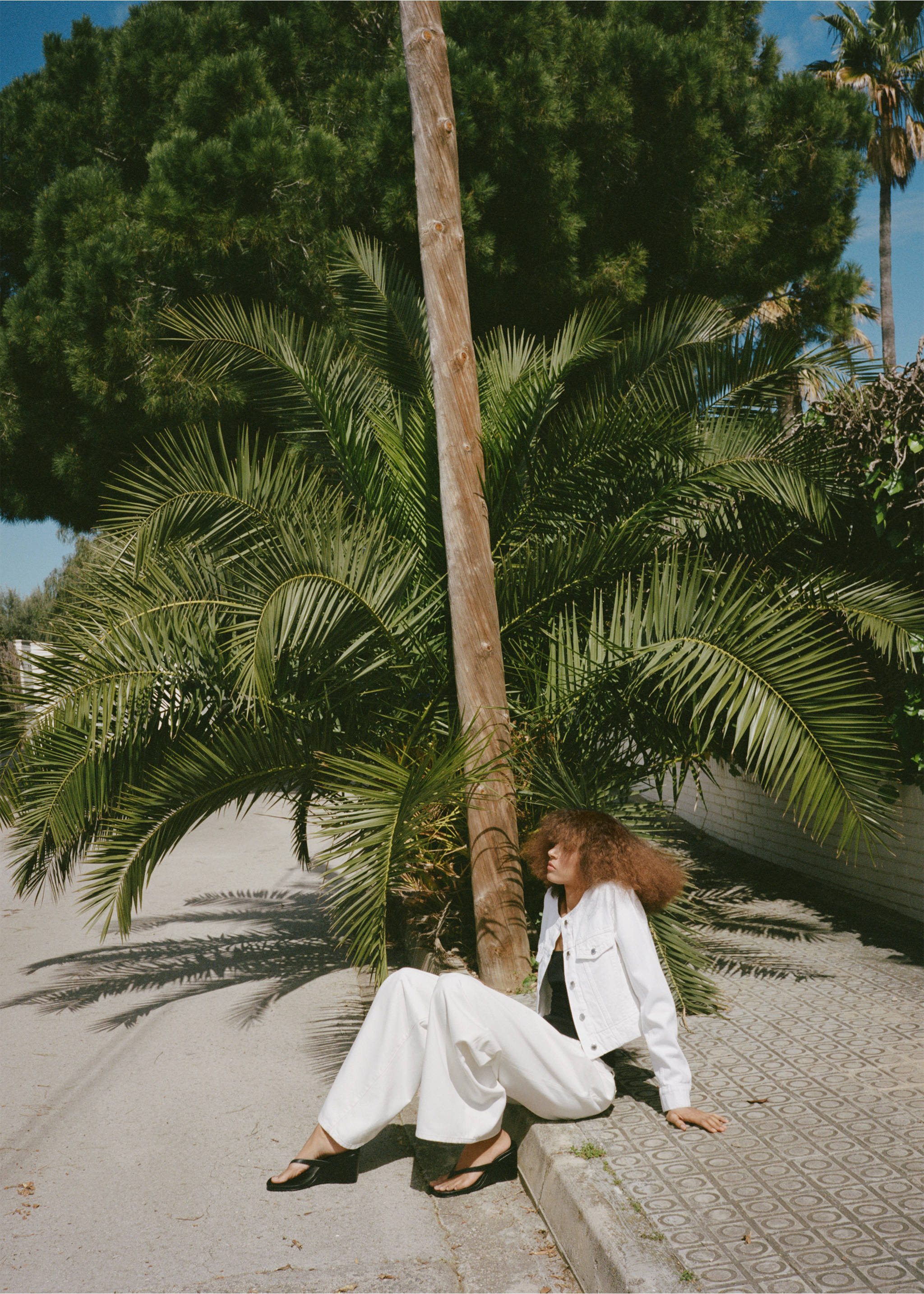 Crop denim jacket - Details of the article 3, White. Ref: 87057175-00.