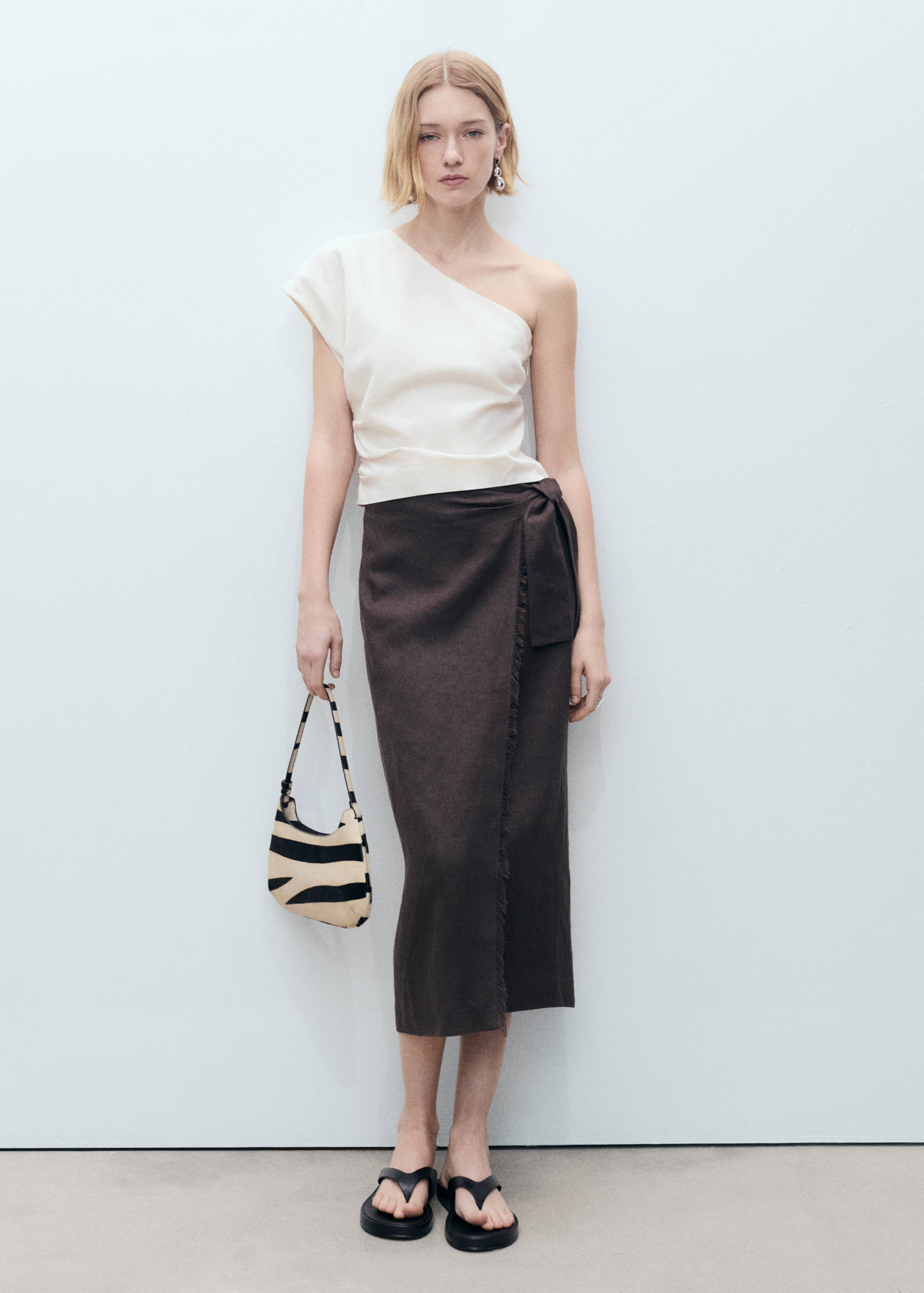 Asymmetrical linen top - General plane