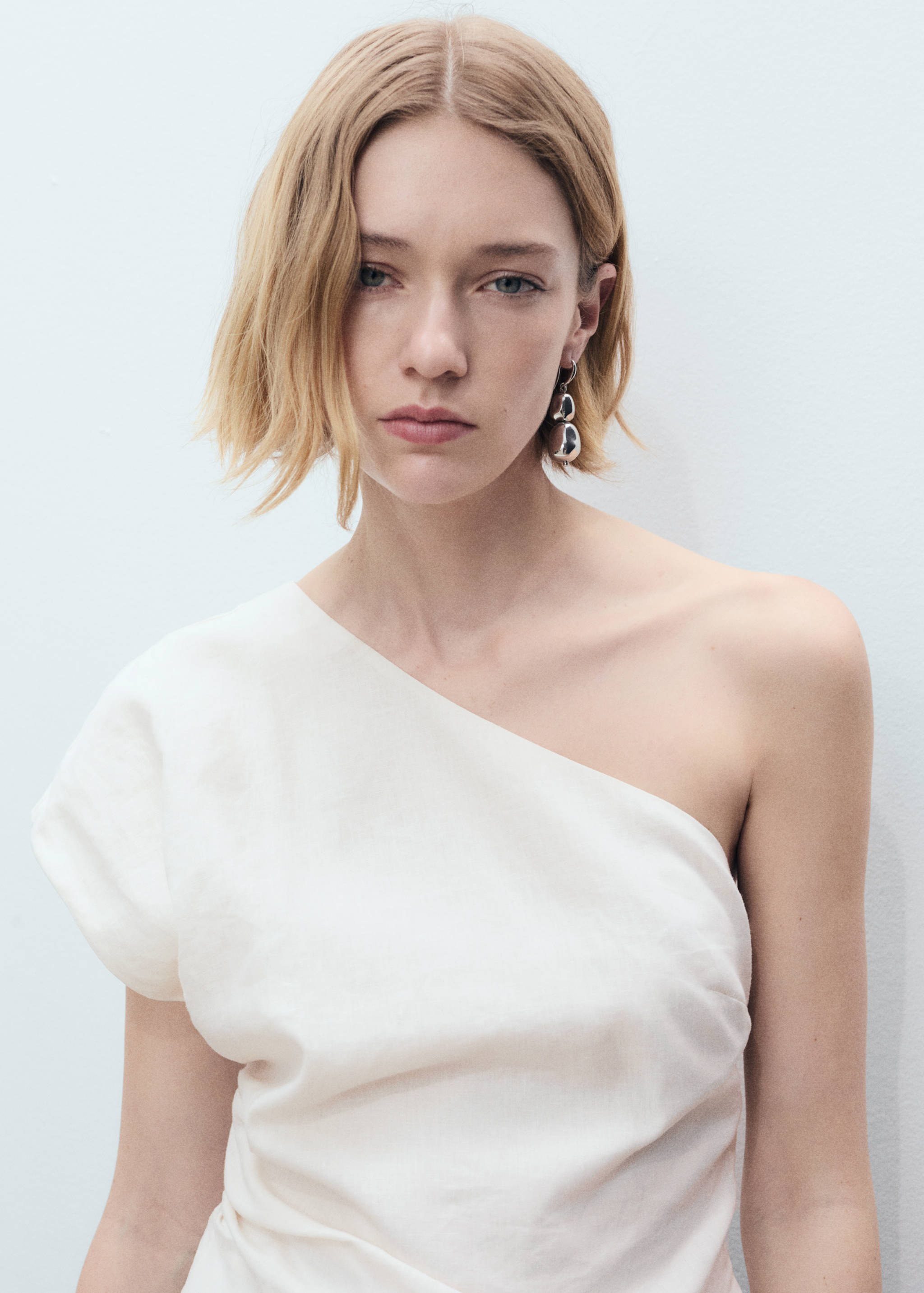 Asymmetrical linen top - Details of the article 1