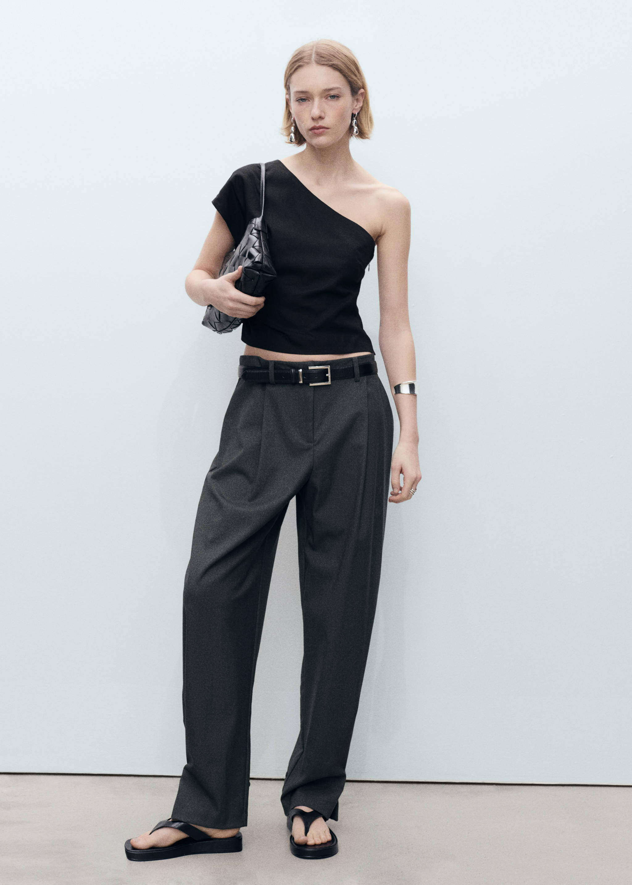 Asymmetrical linen top - General plane