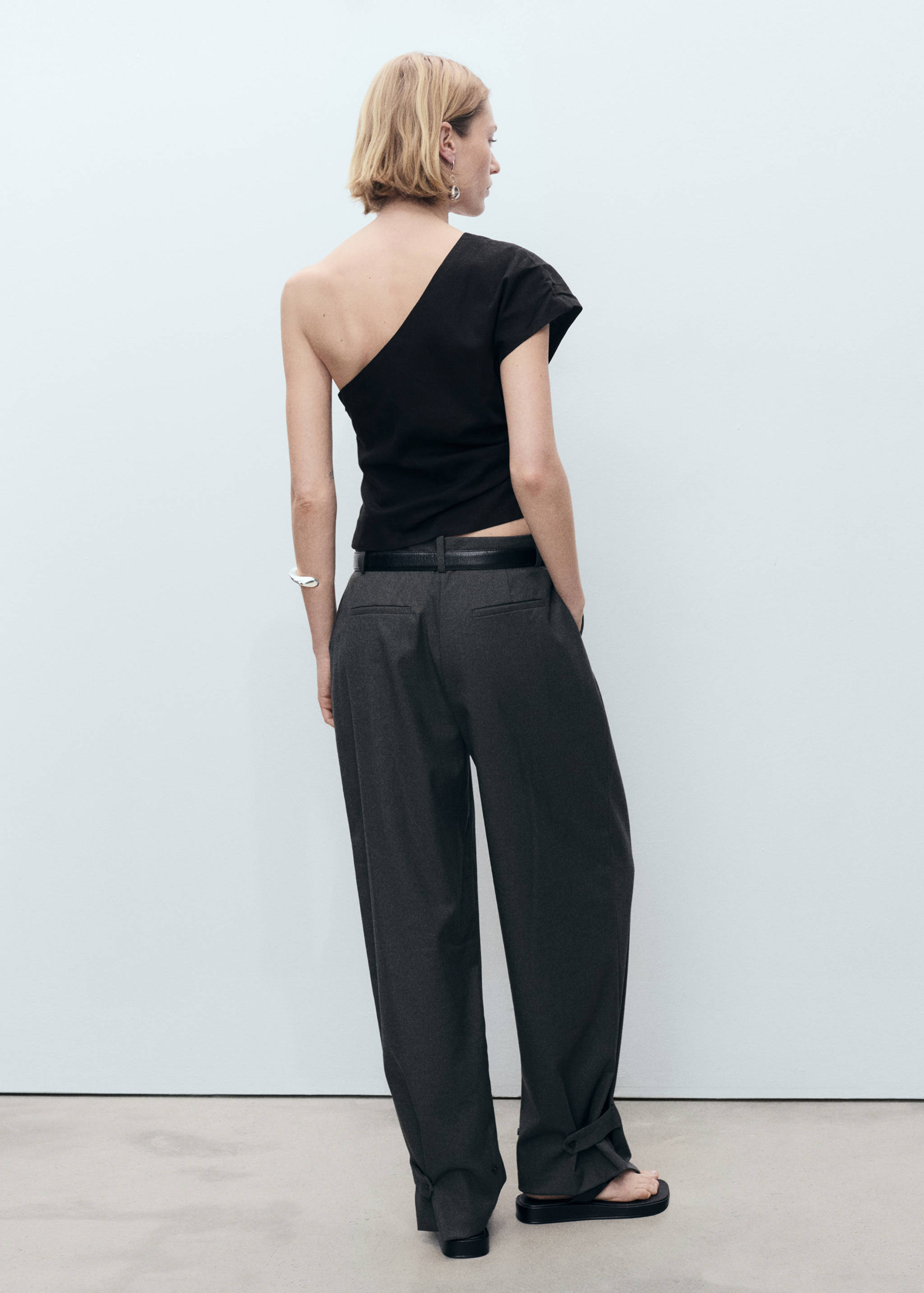 Asymmetrical linen top - Reverse of the article