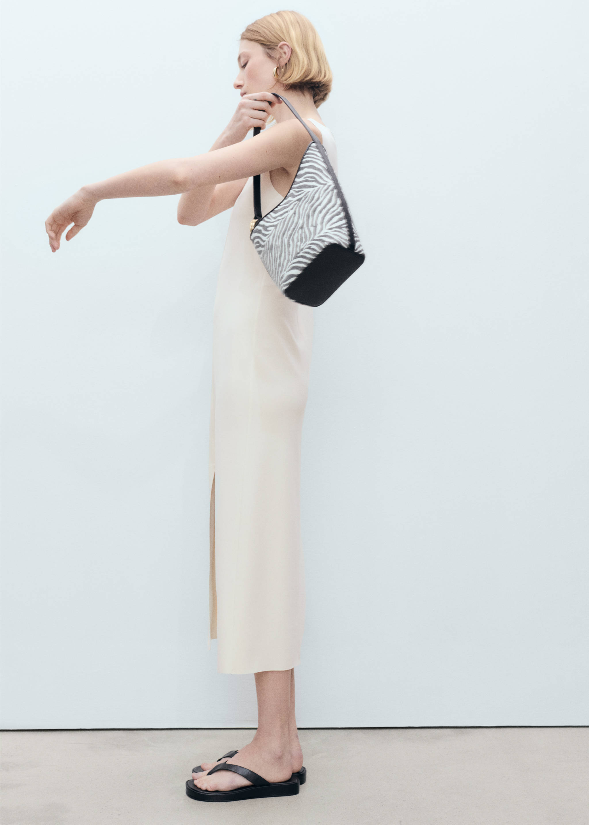 Vestido de malha com gola de barco - Plano médio