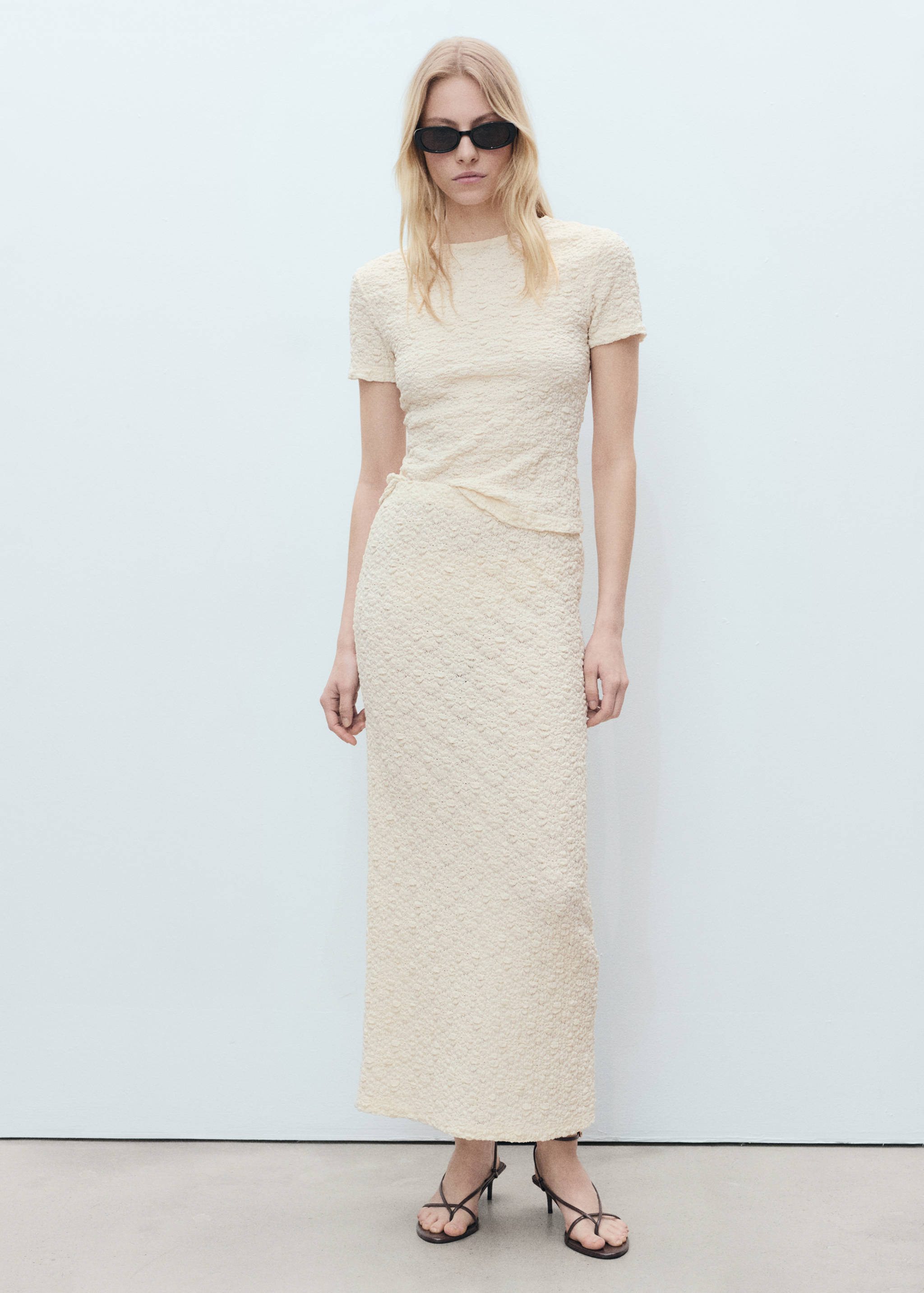 Фактурная футболка из смесового хлопка - Общий план