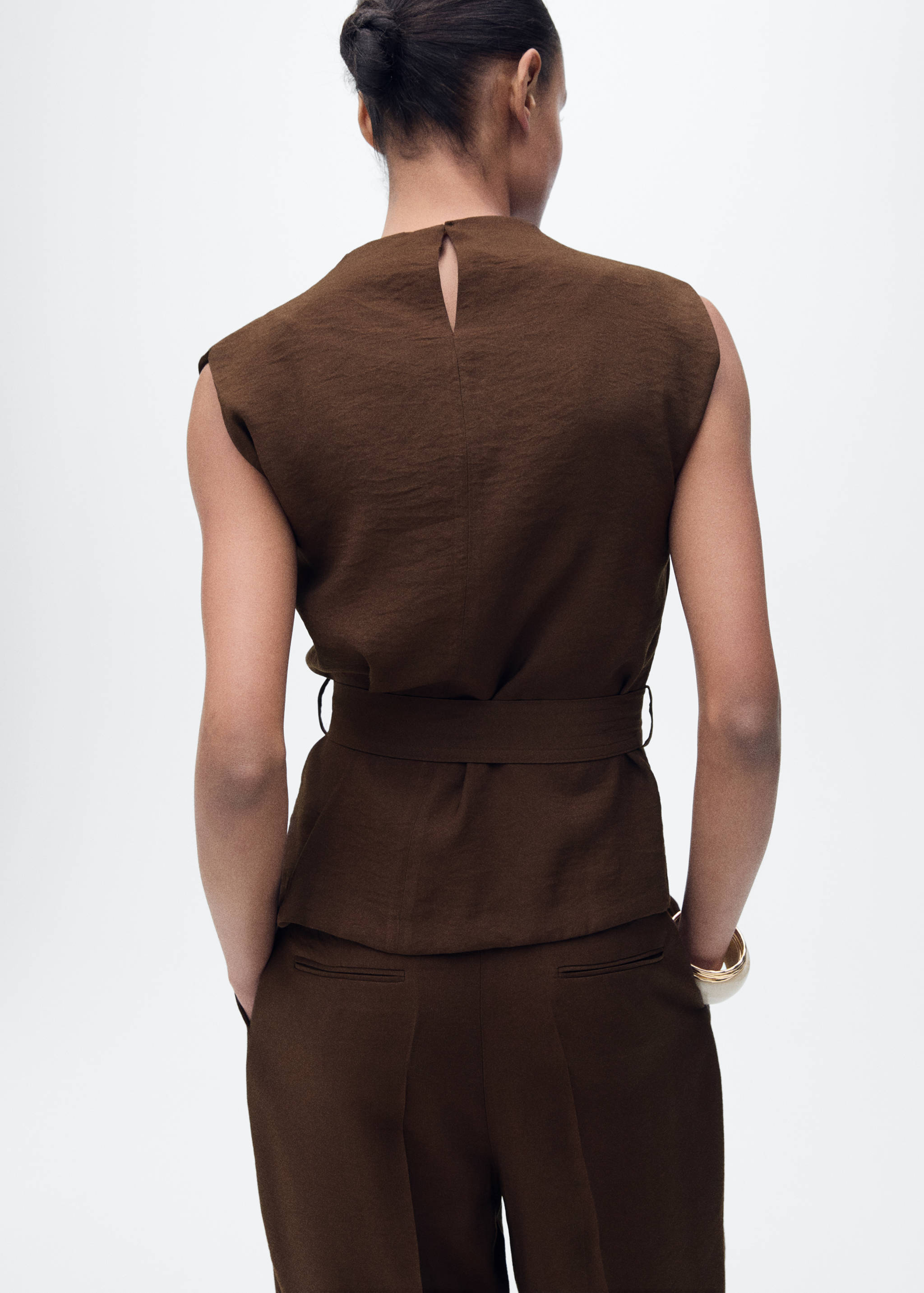 Blouse with draped neck and belt - Reverse of the article