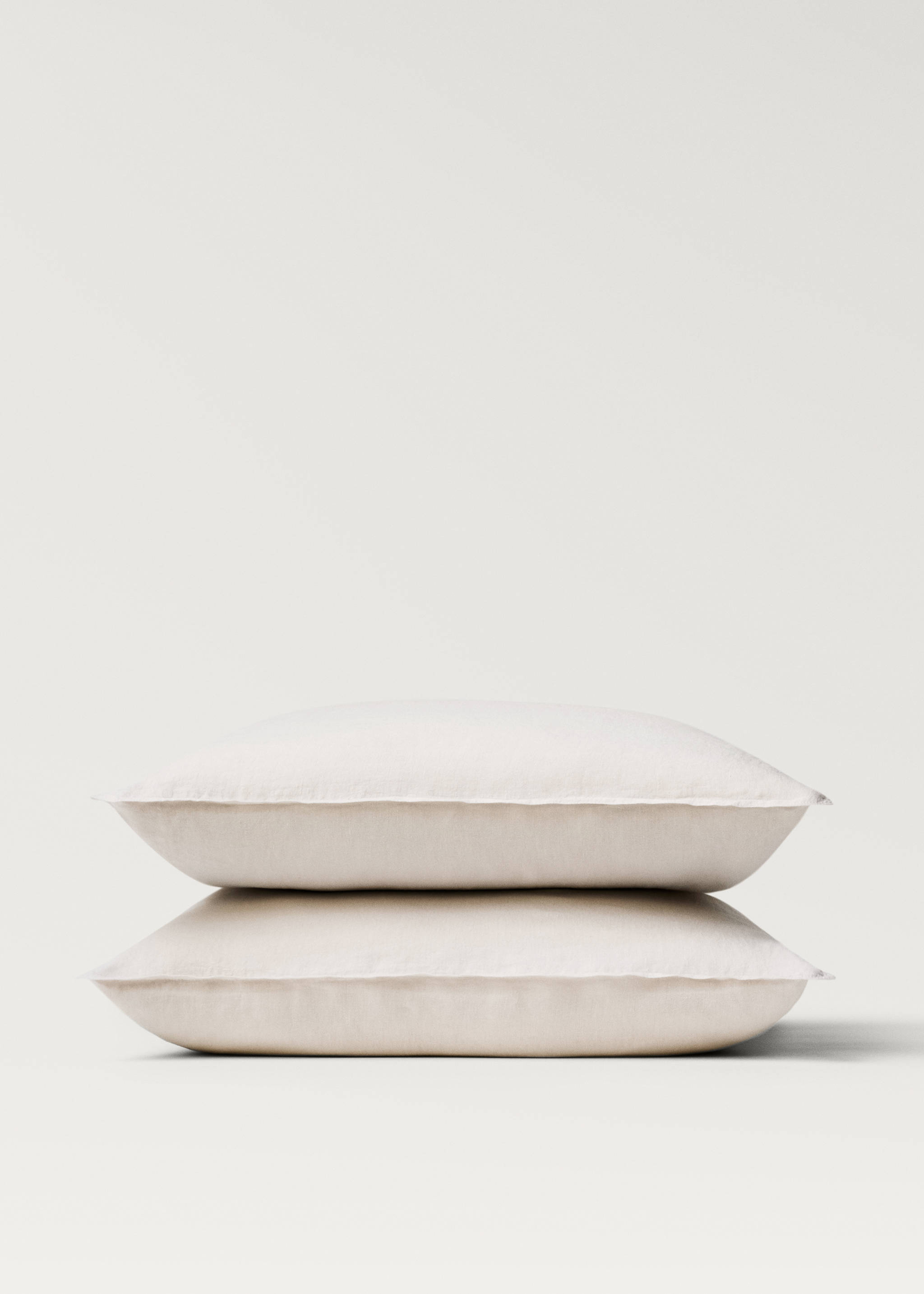 Two washed linen pillowcases 60x60 cm - Details of the article 1