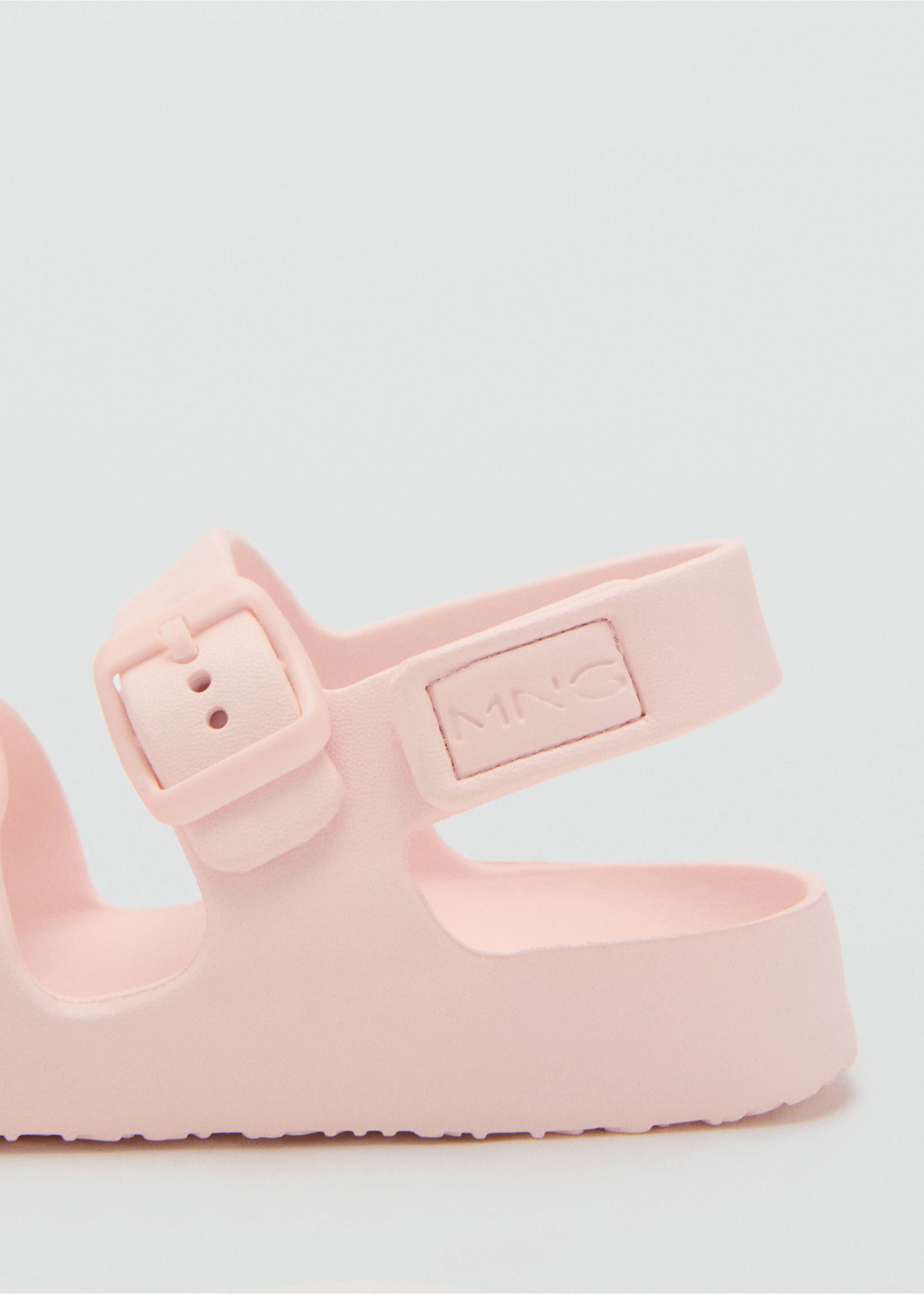 Chanclas tiras hebilla - Detalle del artículo 1, Rosa pastel. Ref: 87057675-00.