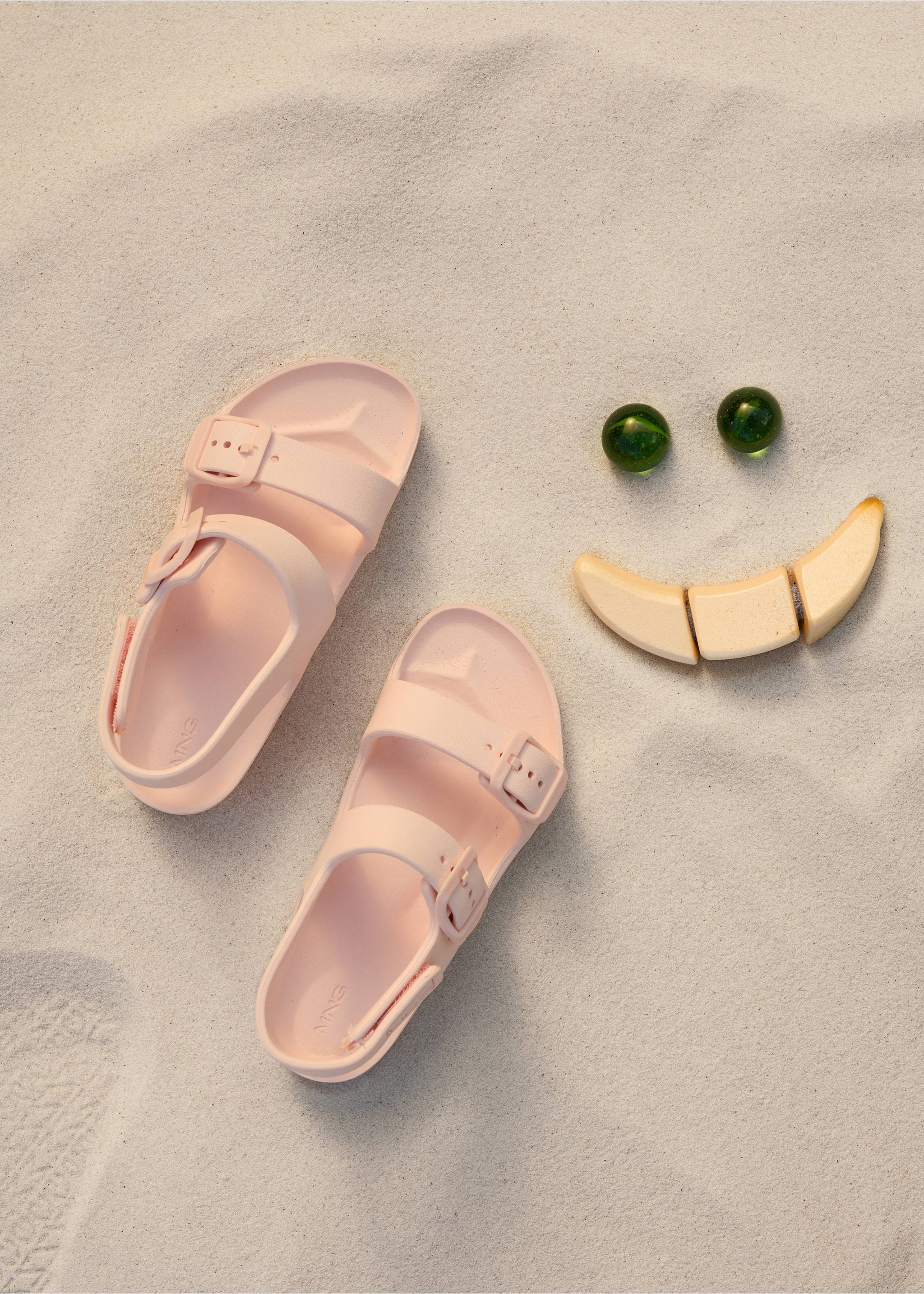 Chanclas tiras hebilla - Detalle del artículo 5, Rosa pastel. Ref: 87057675-00.