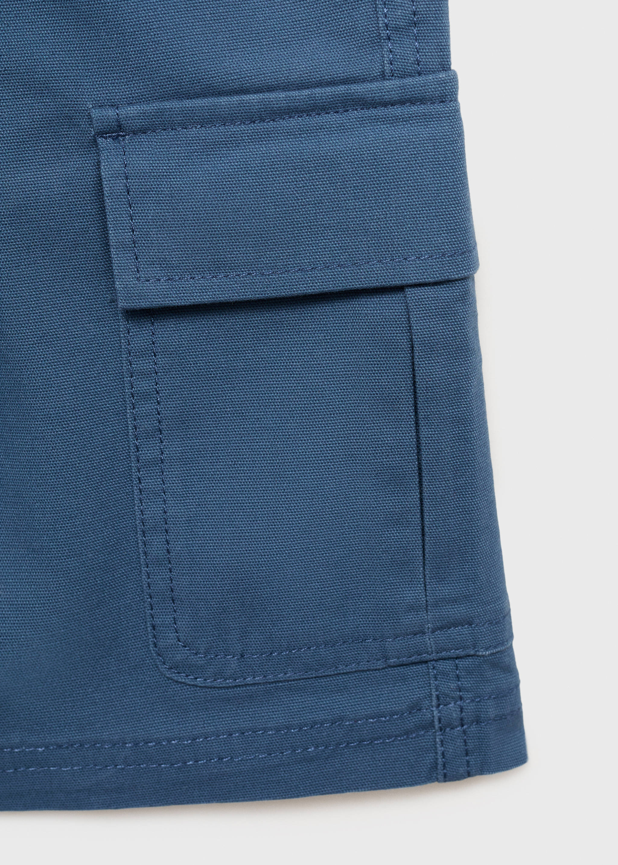 Cargo pockets Bermuda shorts - Details of the article 0