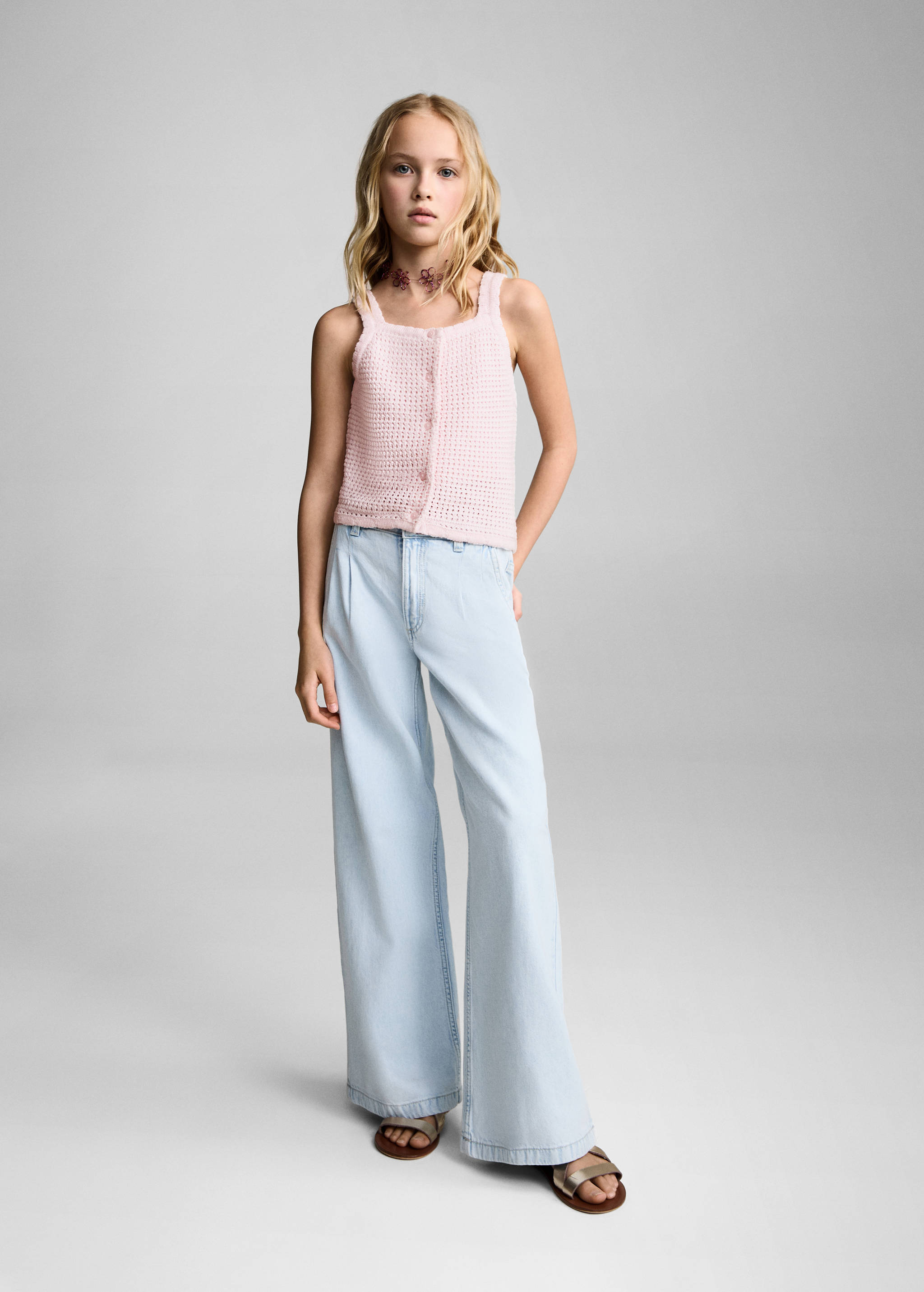 Buttoned knit top - General plane