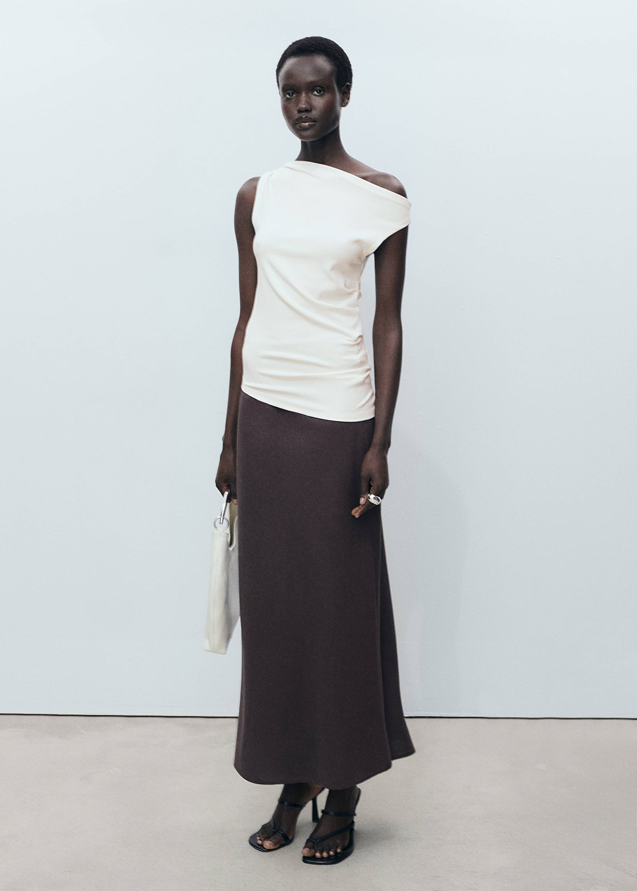 Ασύμμετρο τοπ από modal - Γενικό πλάνο