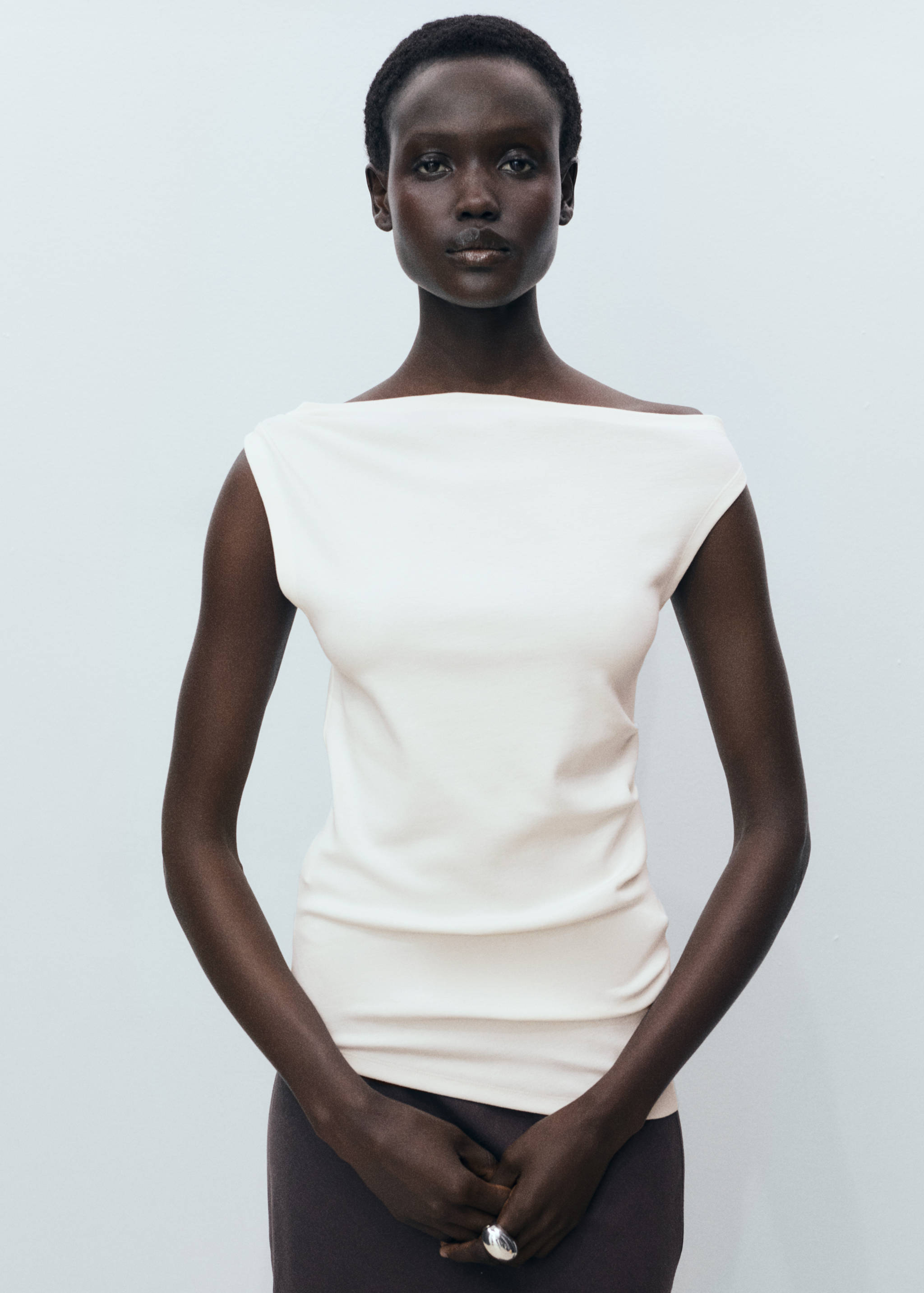 Ασύμμετρο τοπ από modal - Μεσαίο πλάνο