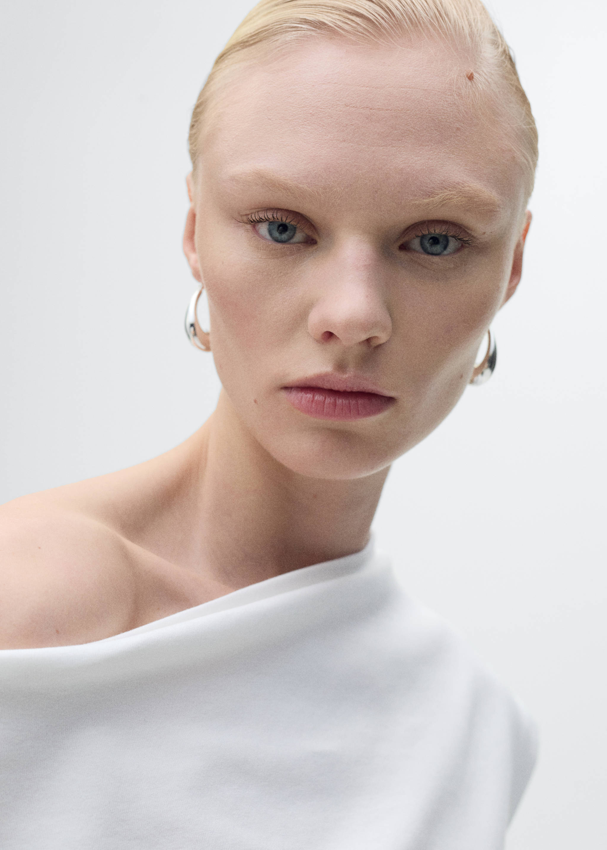 Too assimétrico e drapeado - Pormenor do artigo 1