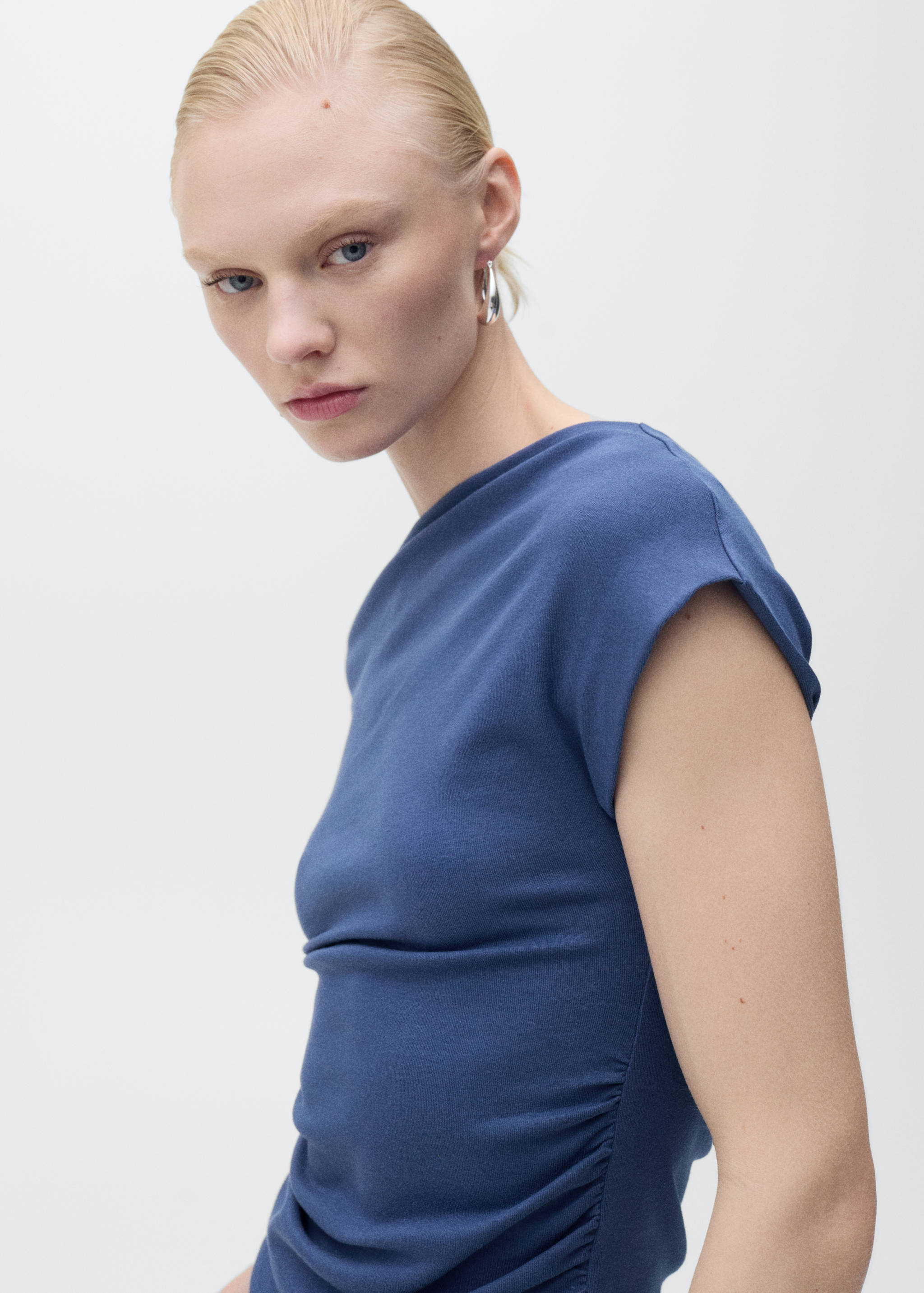 Too assimétrico e drapeado - Plano médio