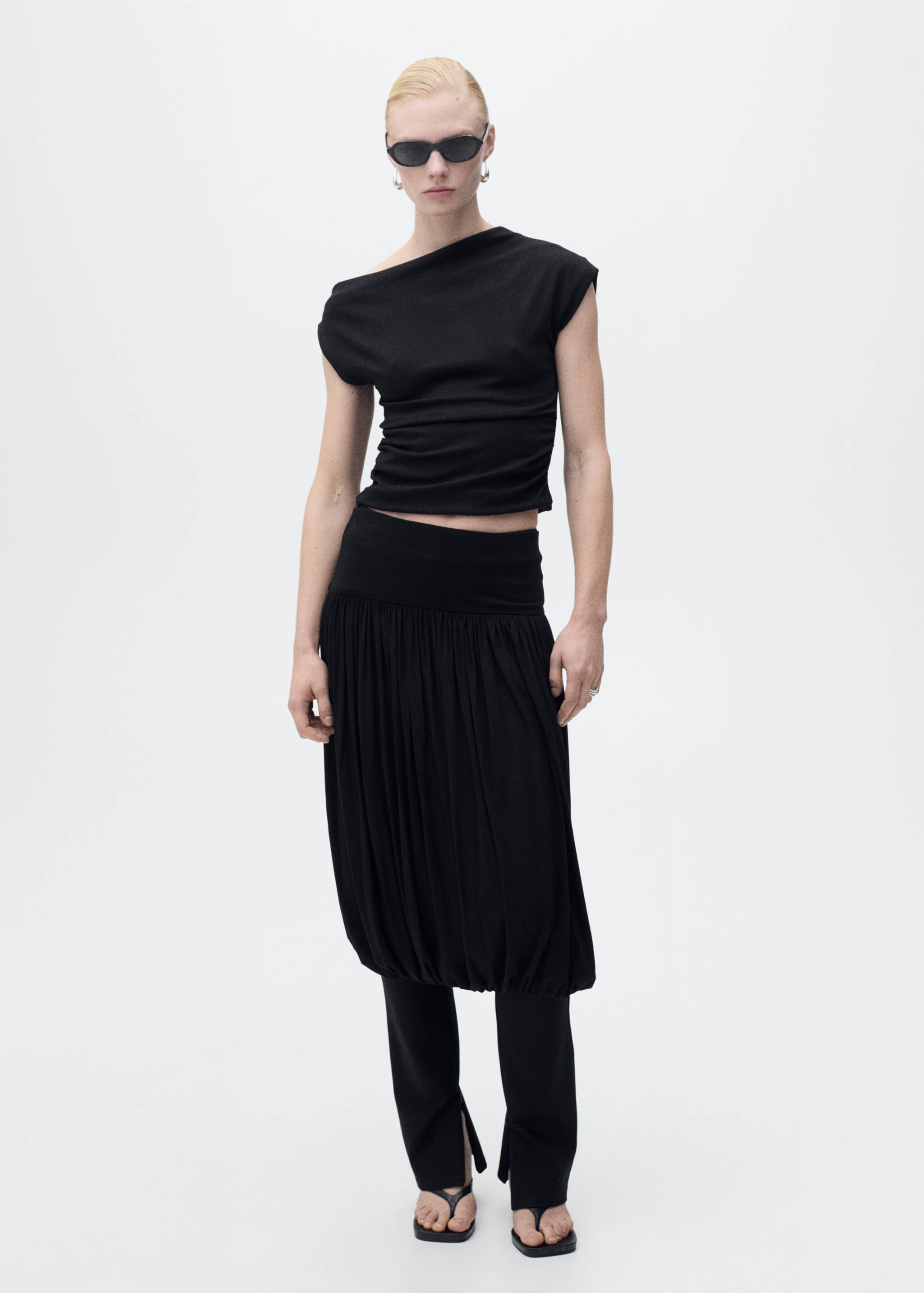 Asymmetrical draped top - General plane