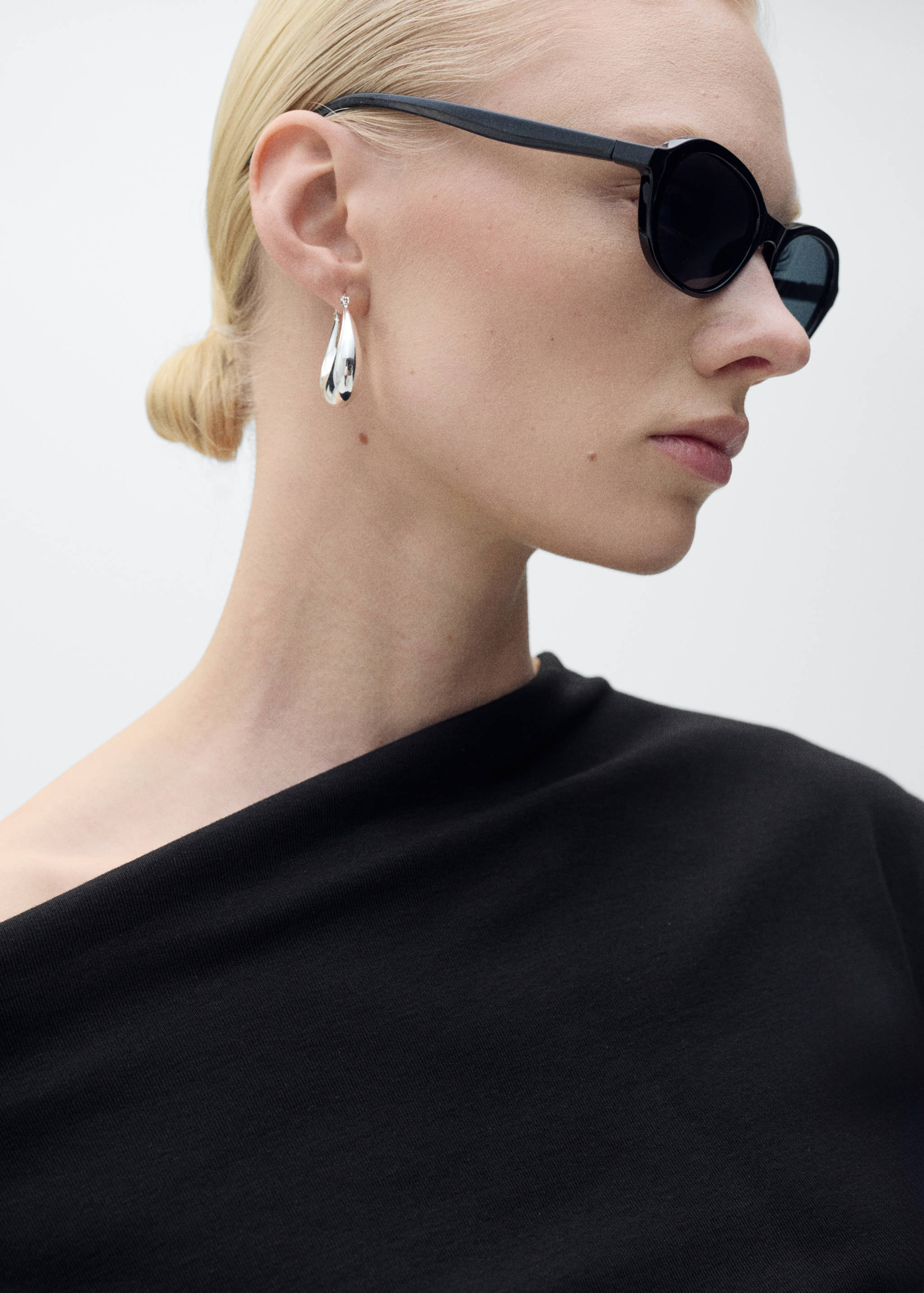 Asymmetrical draped top - Details of the article 1