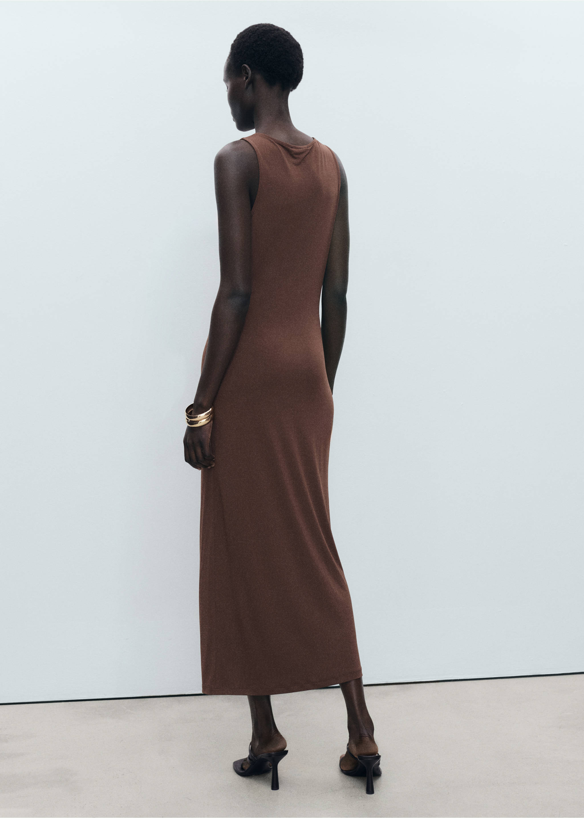 Draped dress with metallic detail - Reverse of the article, Chocolate. Ref: 87057716-00.