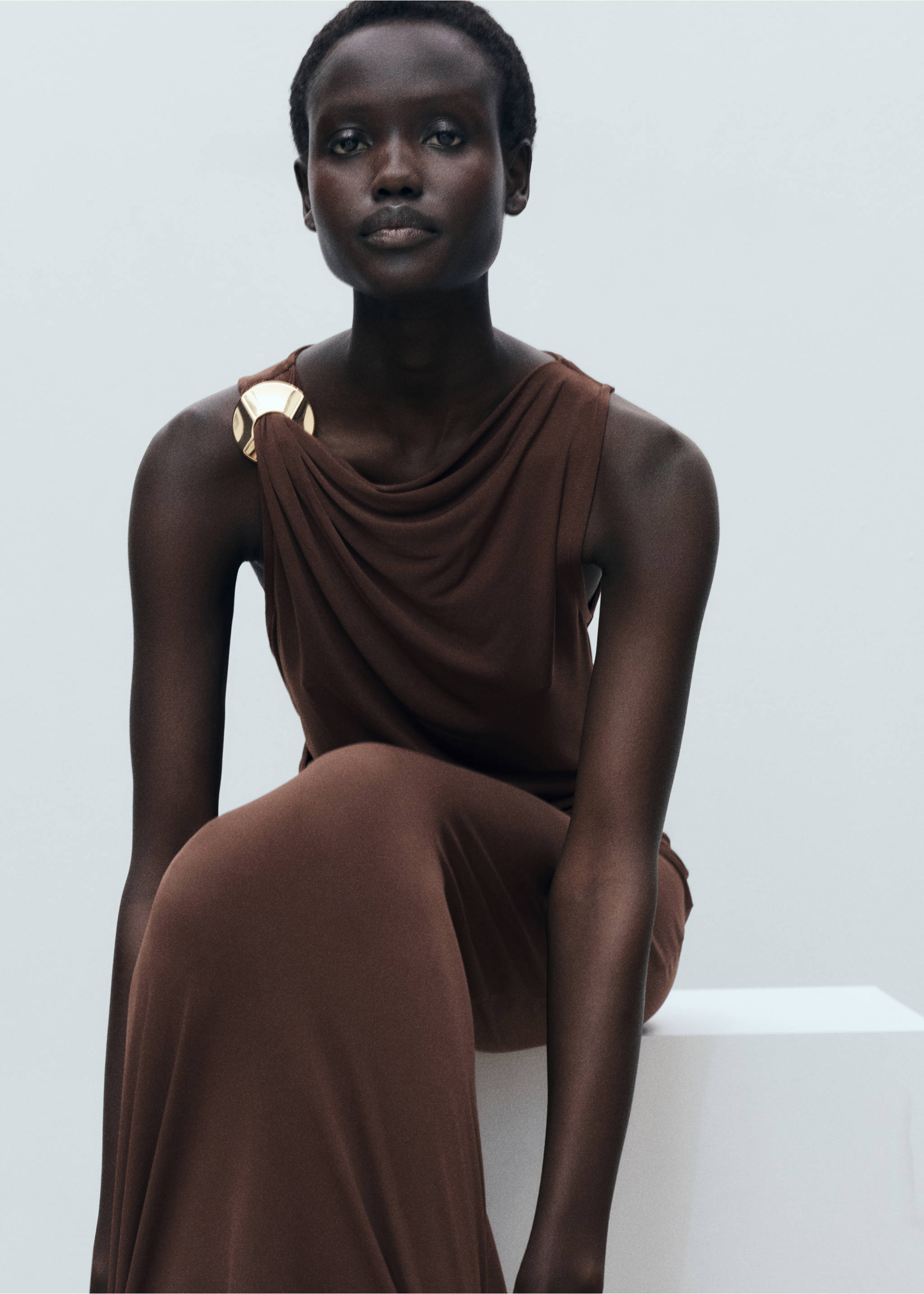 Draped dress with metallic detail - Details of the article 2, Chocolate. Ref: 87057716-00.