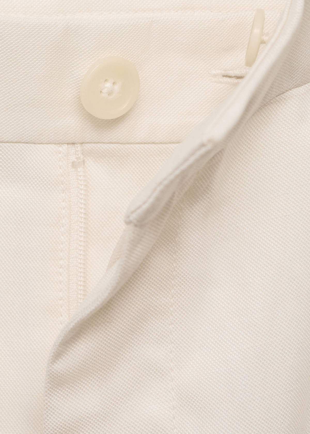 Straight fluid bermuda shorts — Ecru
