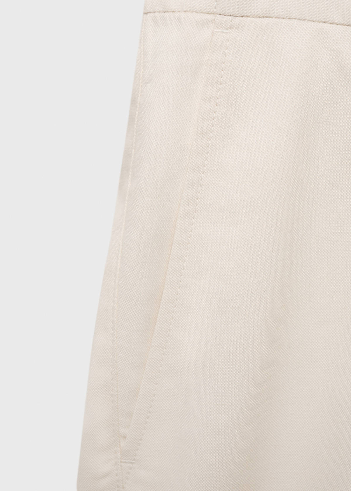 Straight fluid bermuda shorts — Ecru