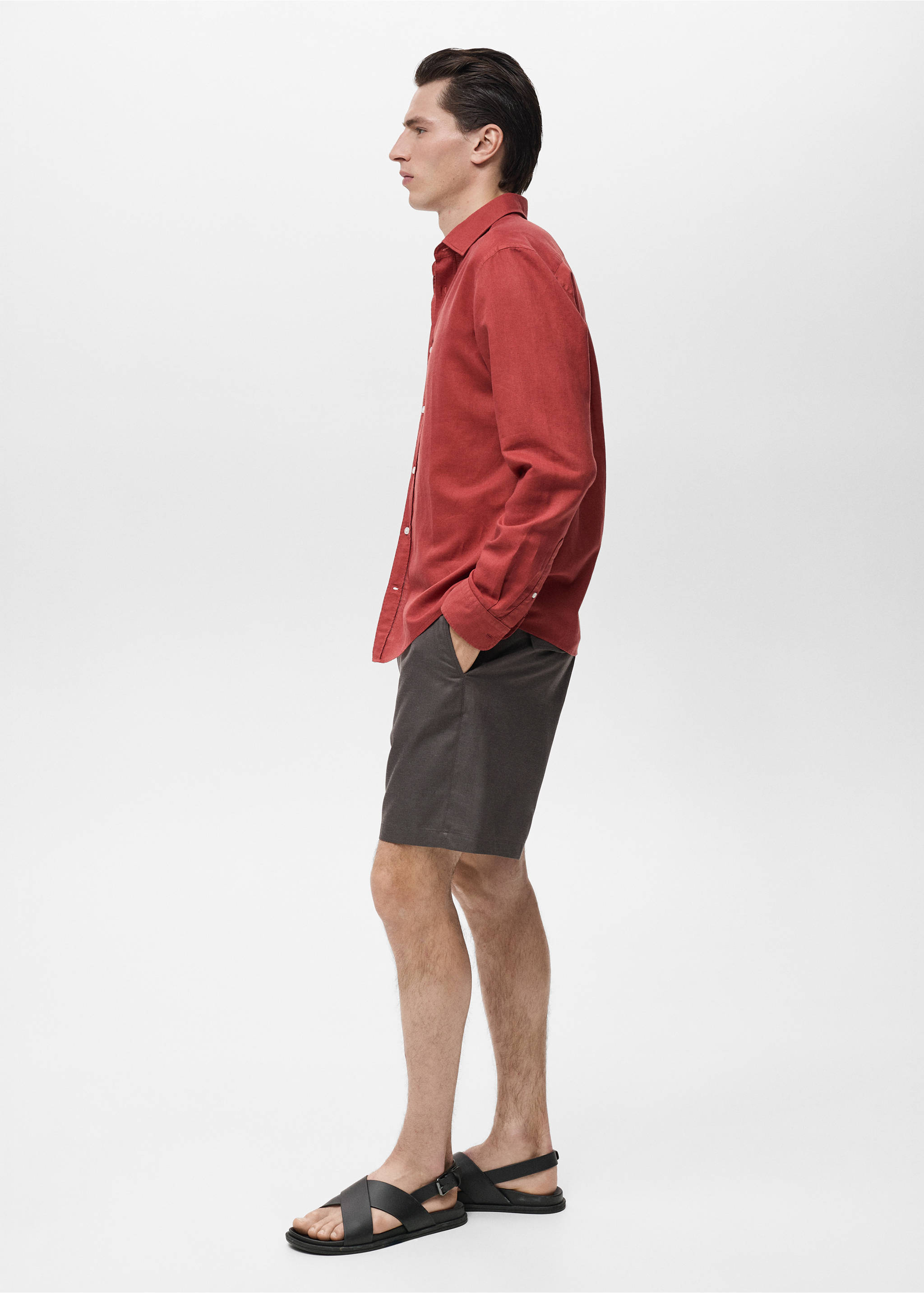 Straight fluid bermuda shorts - Details of the article 2, Chocolate. Ref: 87057887-00.