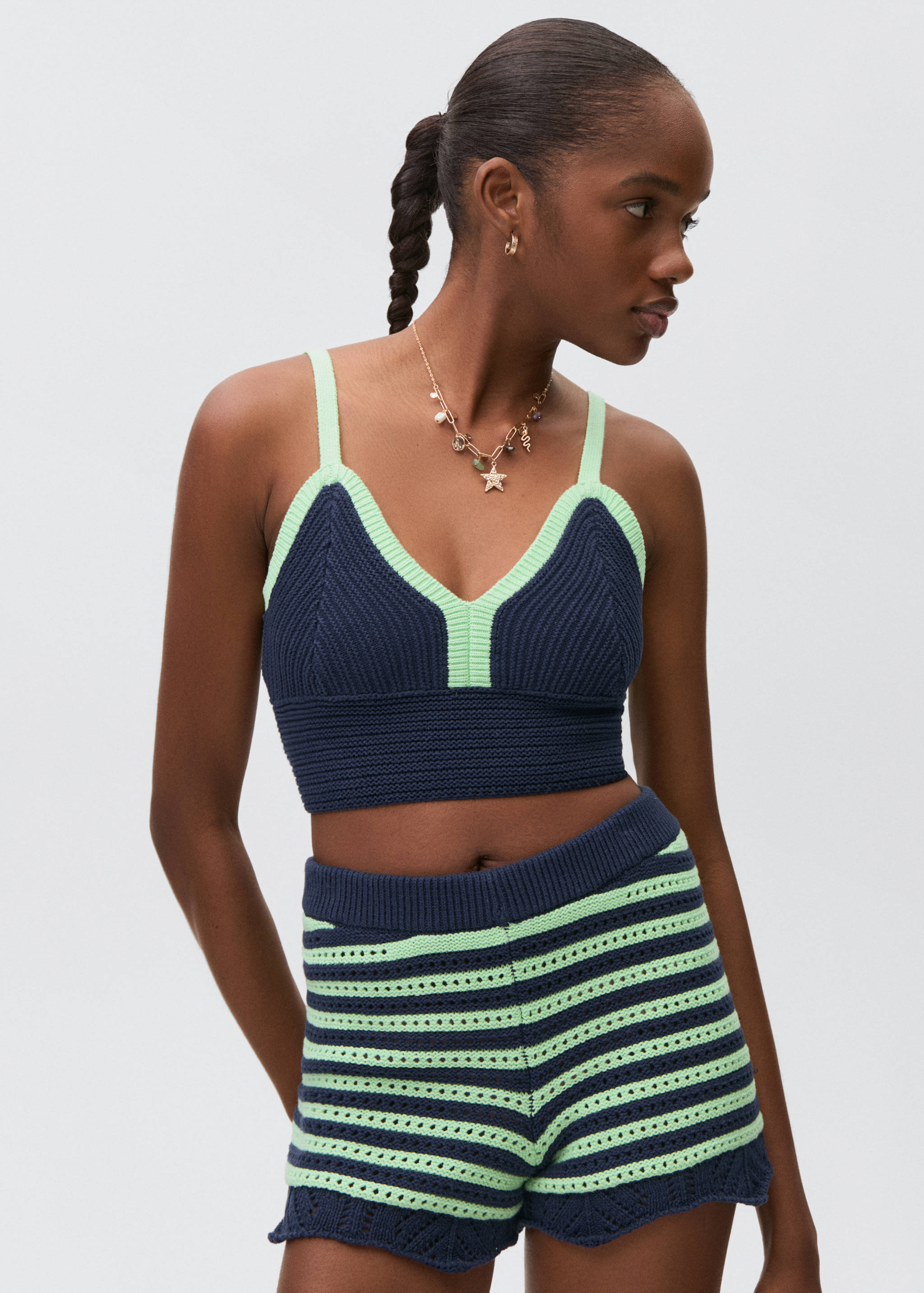 Top crochet contraste - Plano medio