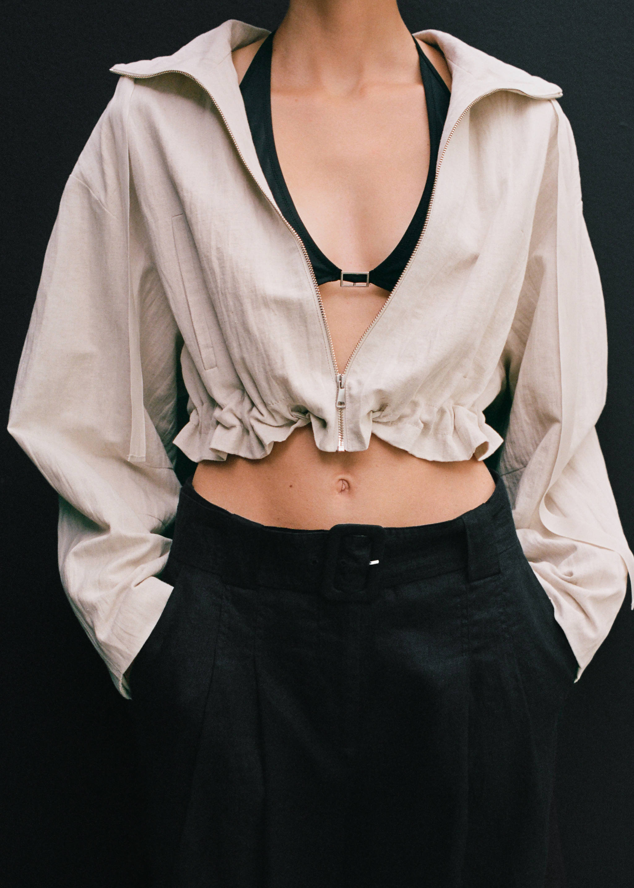 Belt linen-blend Bermuda shorts - Details of the article 7, Black. Ref: 87058265-00.