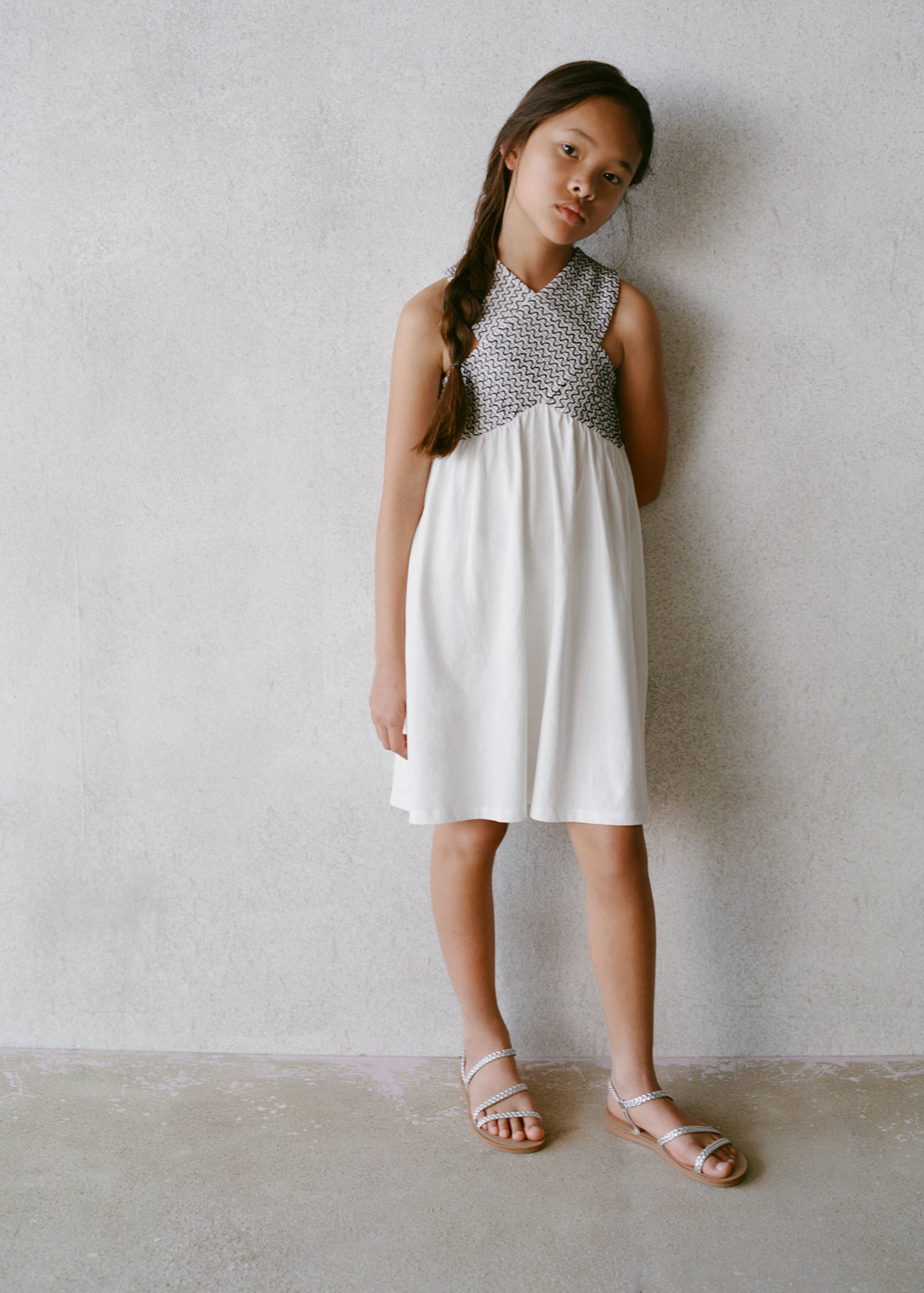 Besticktes Wickelkleid - Detail des Artikels 5