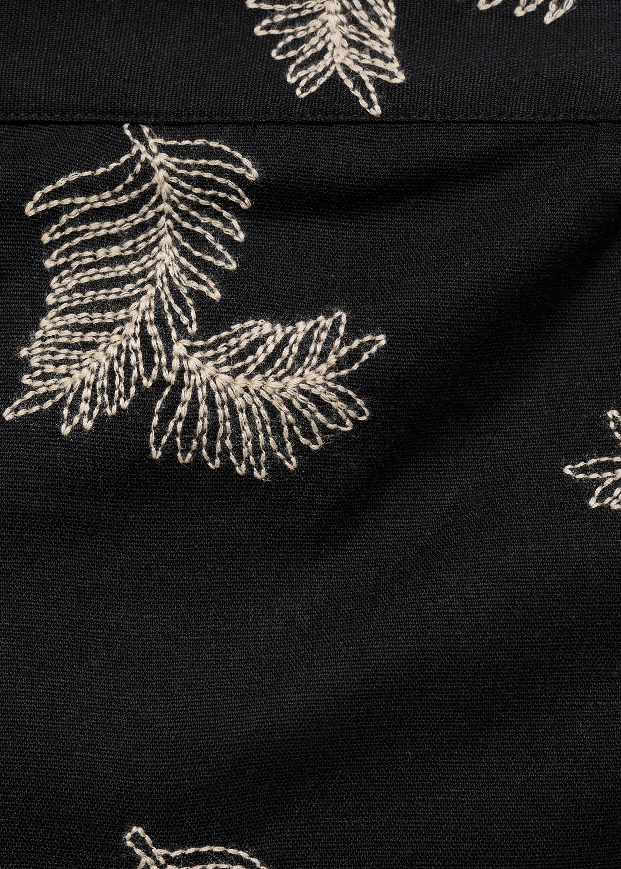 Лляні шорти з вишивкою - Детальніше про товар 0