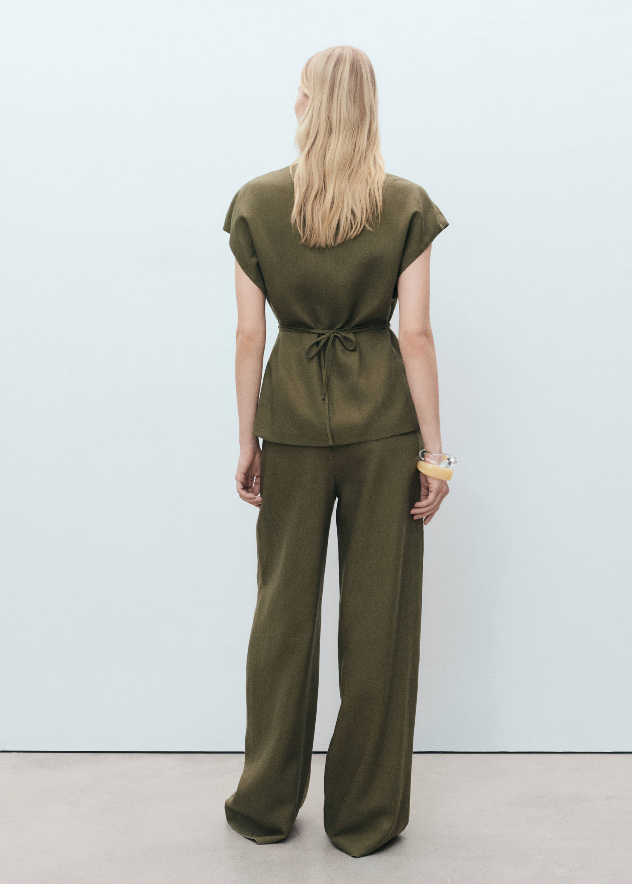 Byxa i linneblandning pressveck - Artikelns baksida