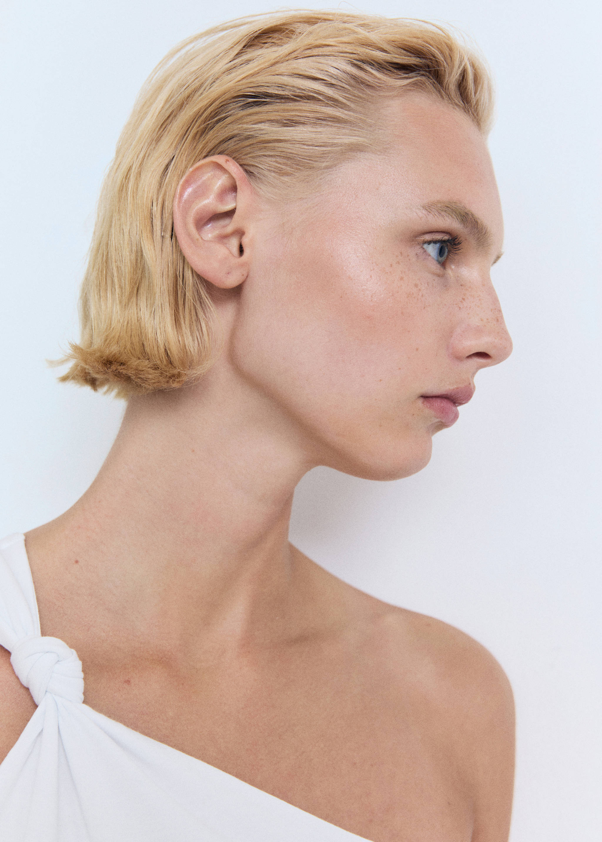 Top assimétrico com pormenor de nó - Pormenor do artigo 1