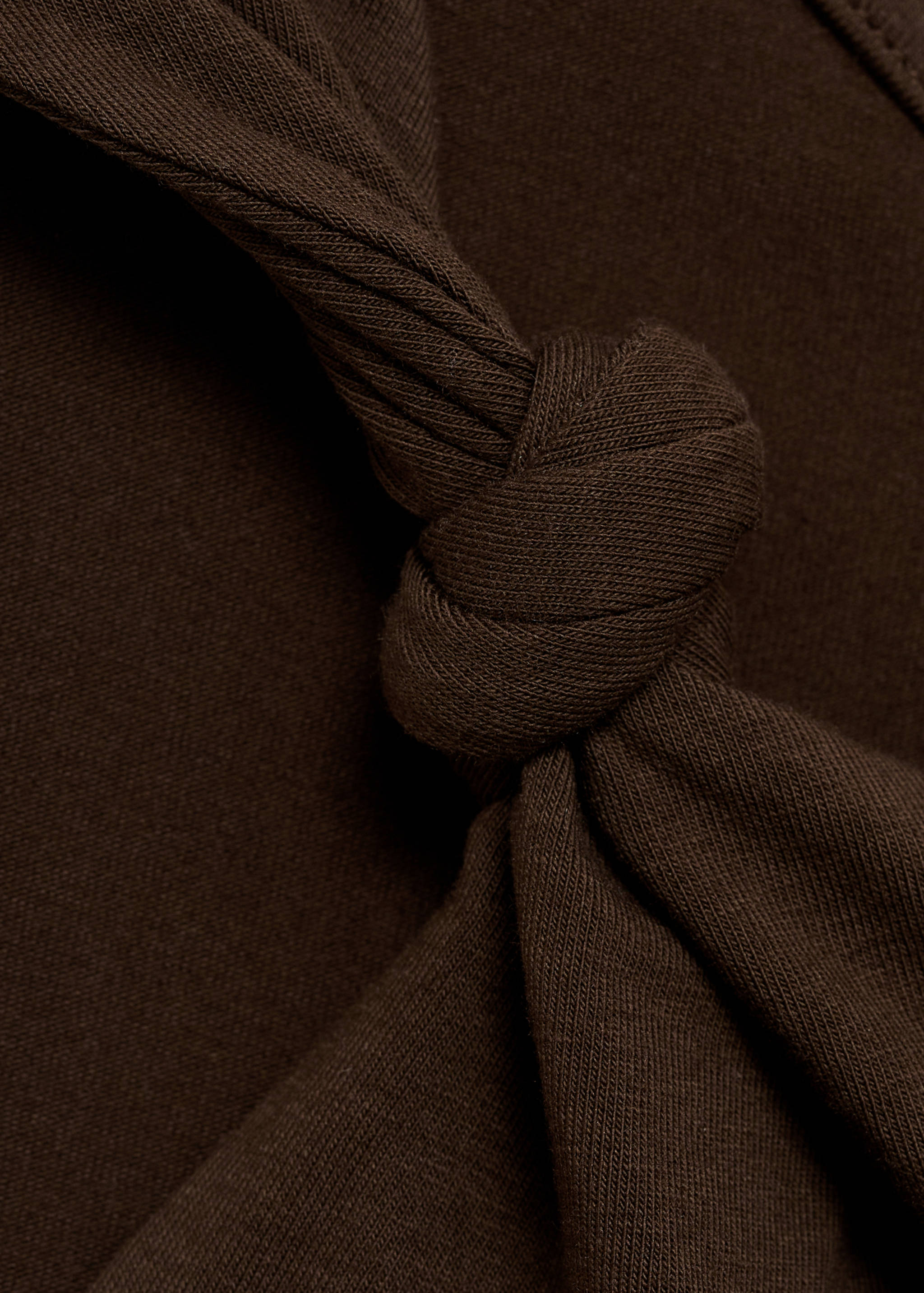 Top assimétrico com pormenor de nó - Pormenor do artigo 8