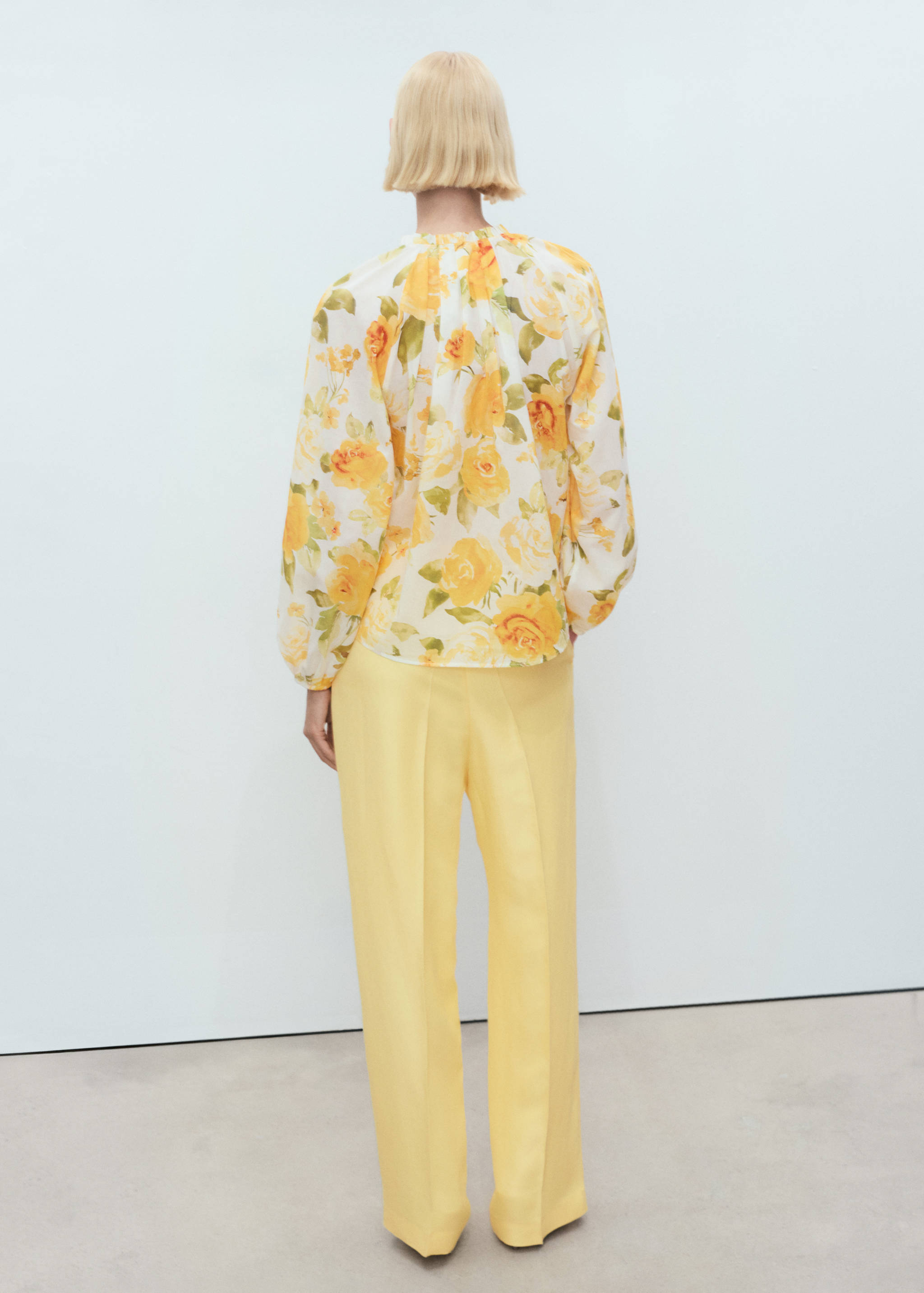 Baumwollbluse mit Blumenmuster - Rückseite des Artikels