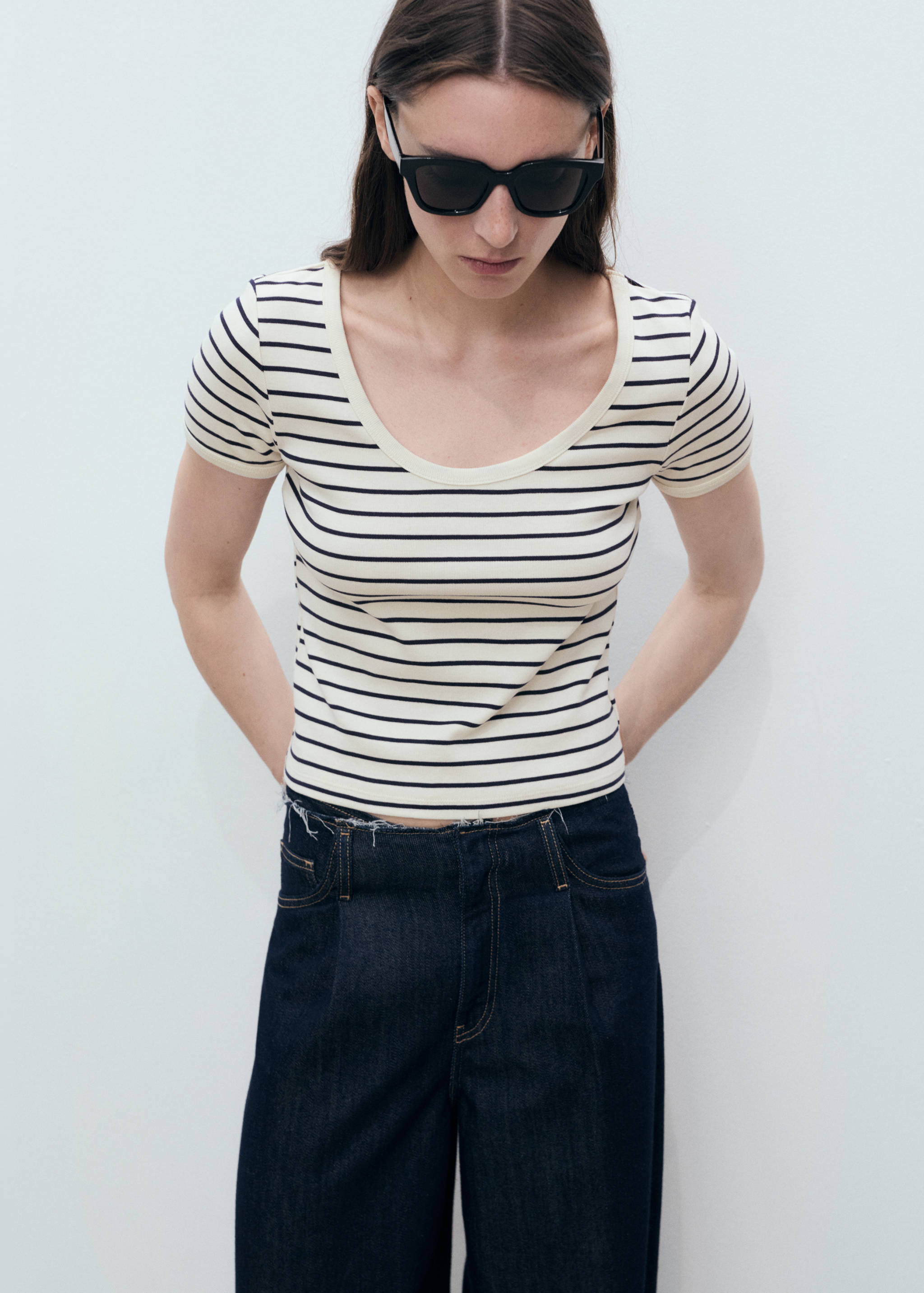 Striped cotton T-shirt with low neckline - Medium plane