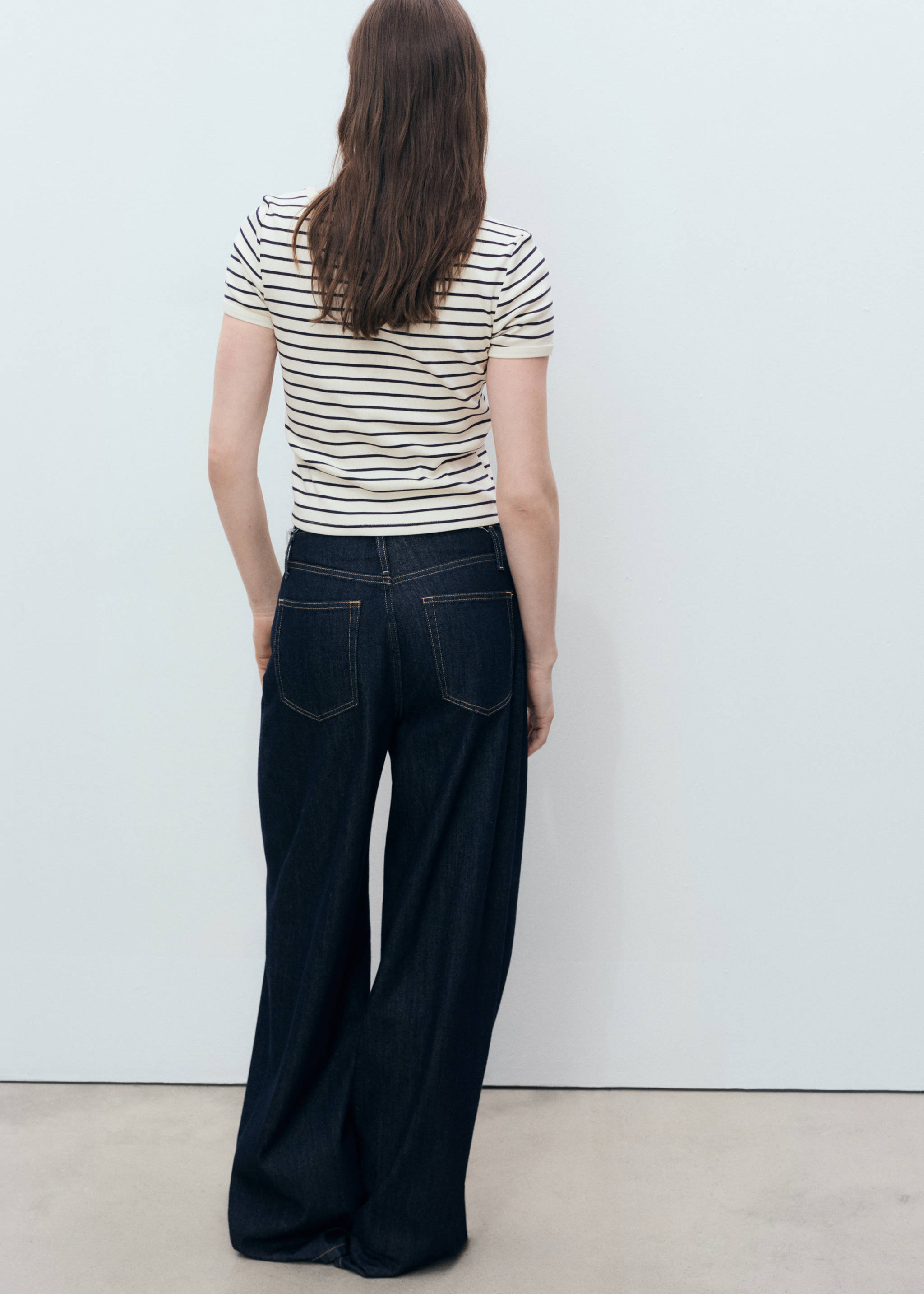 Striped cotton T-shirt with low neckline - Reverse of the article